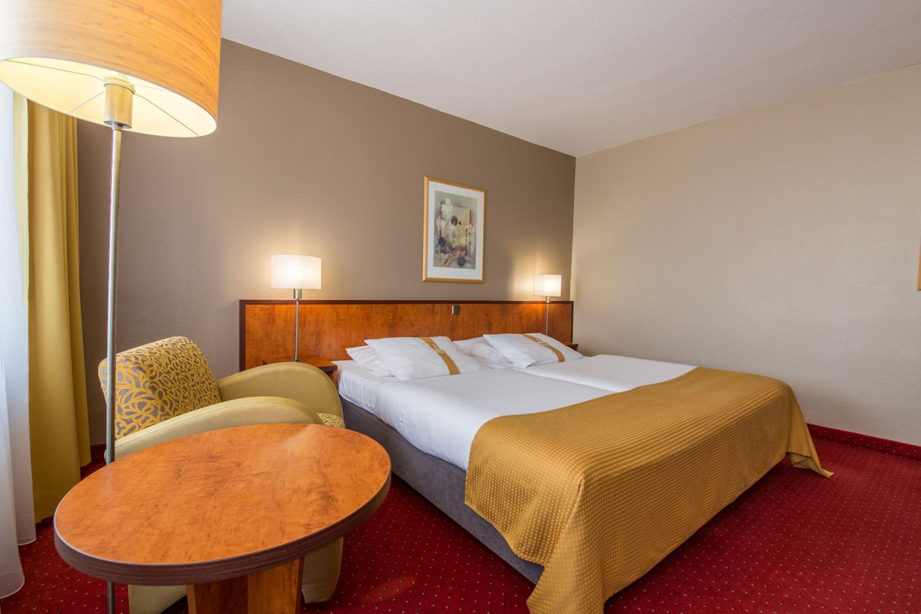 Standard Double Room - Photo 17