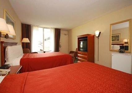Quadruple Room - Non-Smoking - Photo 2