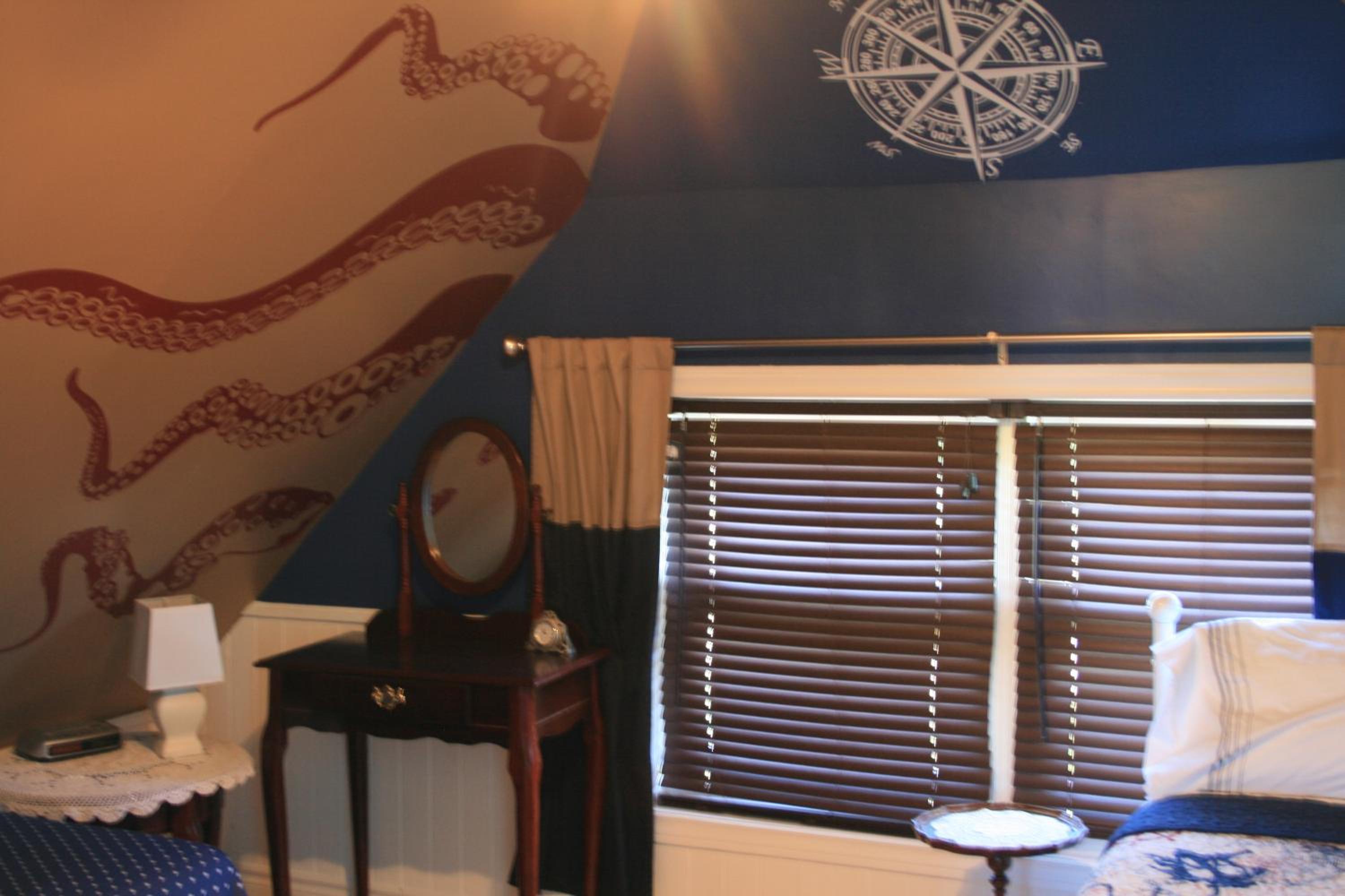 Three-Bedroom House photo 2