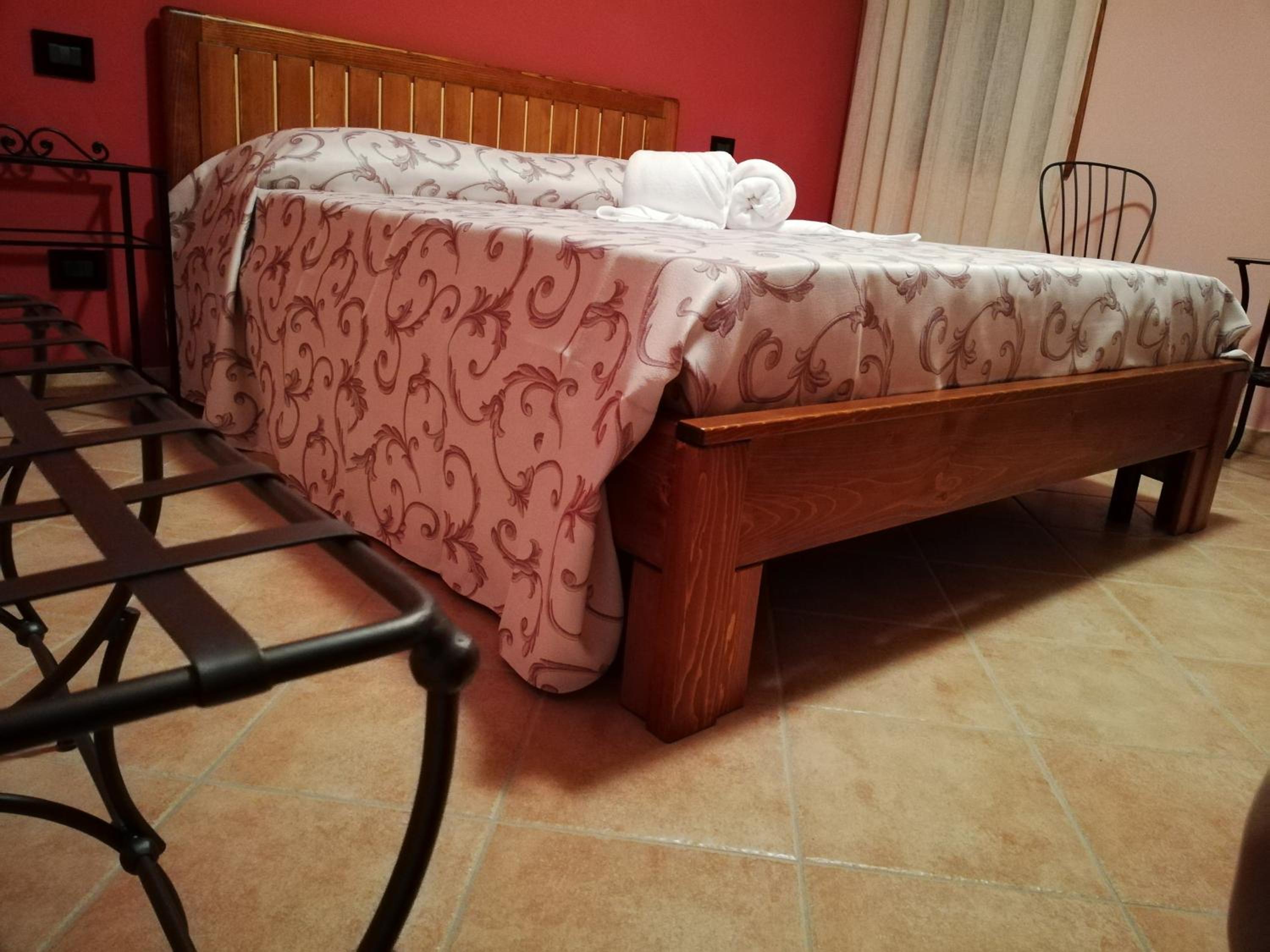 Double Room with Private Bathroom - Photo 2