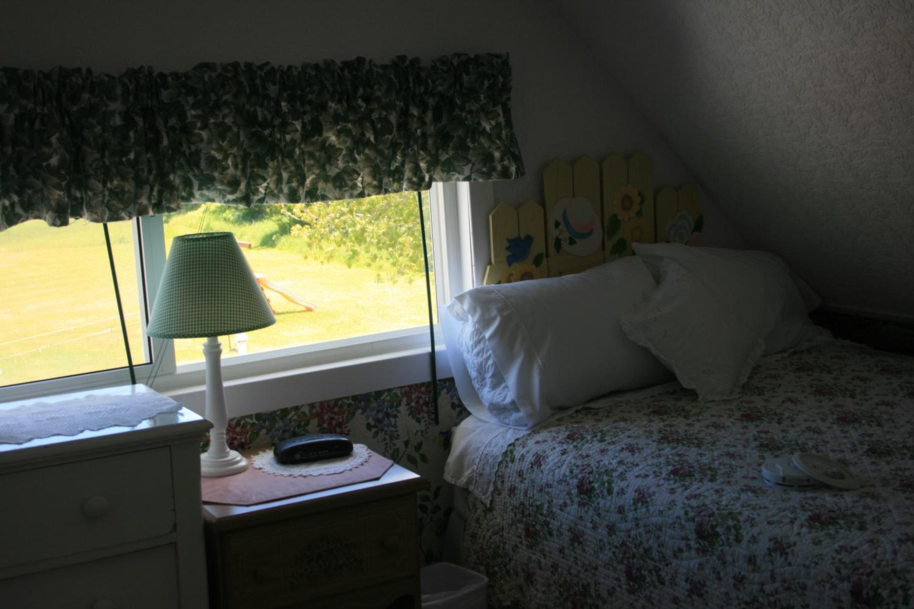 Three-Bedroom House photo 3