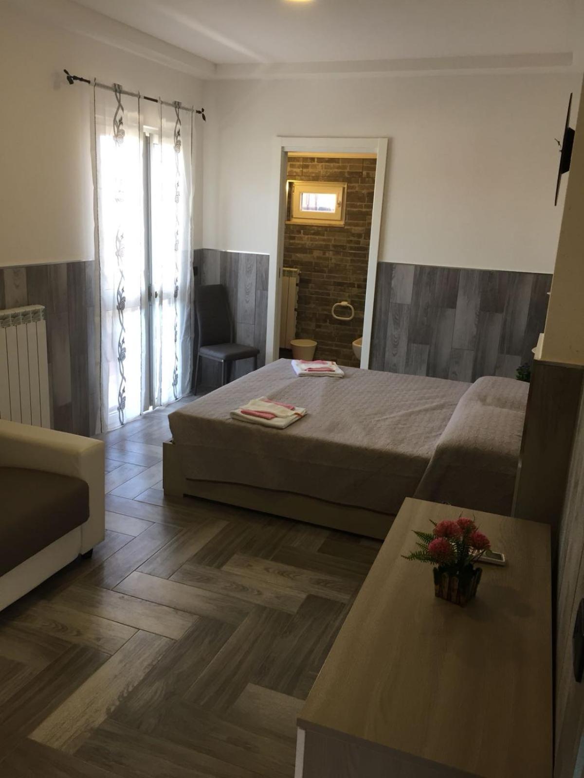 Deluxe Double Room (2 Adults + 1 Child)