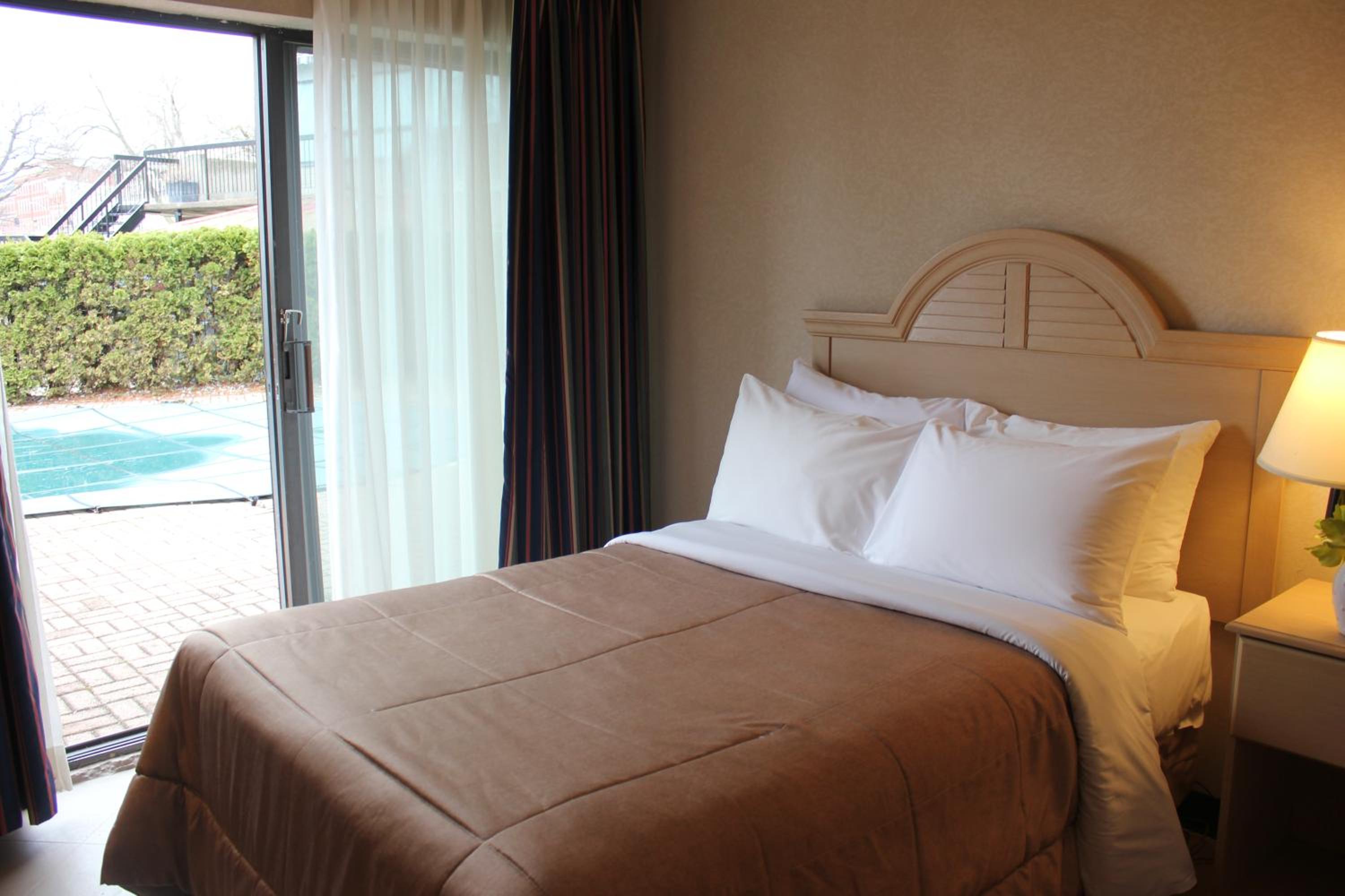 Economy double room pool view, lower level photo 1