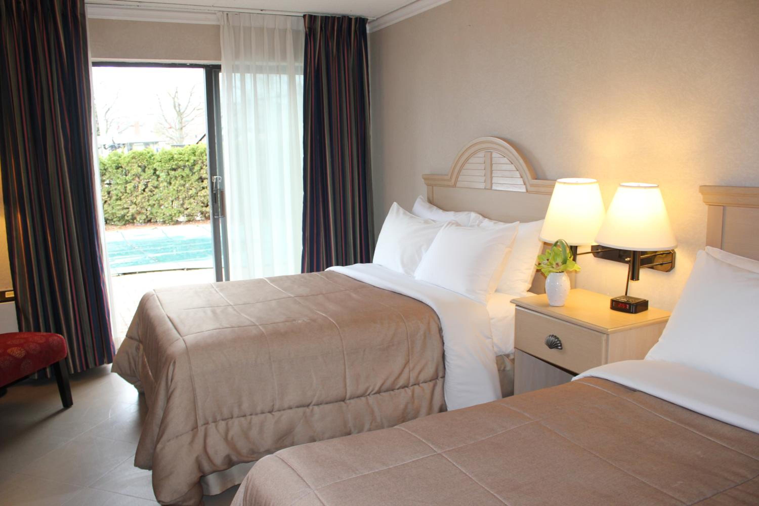 Economy double room pool view, lower level photo 3