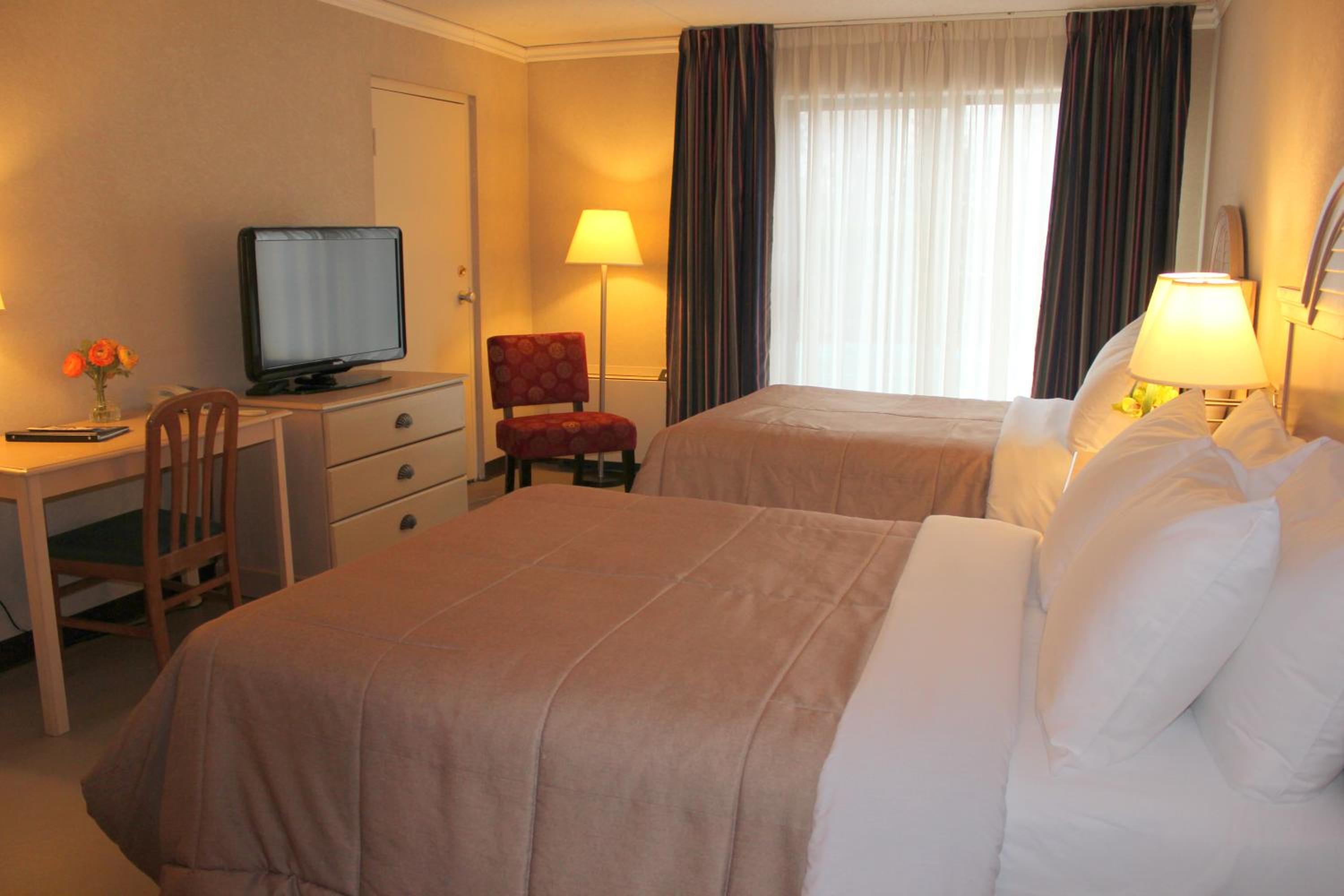 Economy double room pool view, lower level photo 2