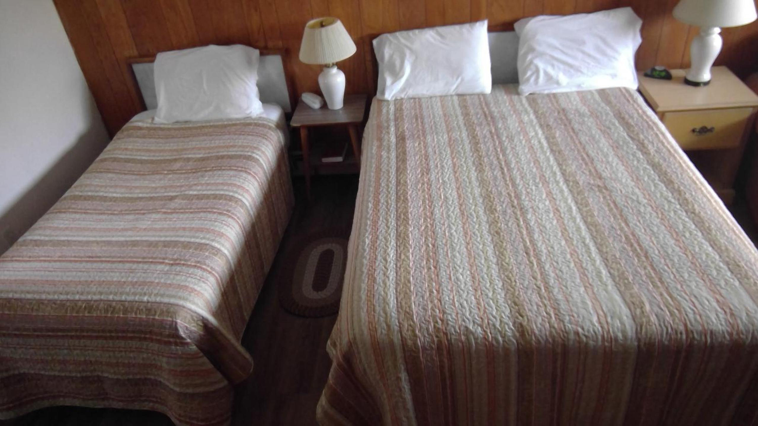 Queen Room with Two Queen Beds photo 2