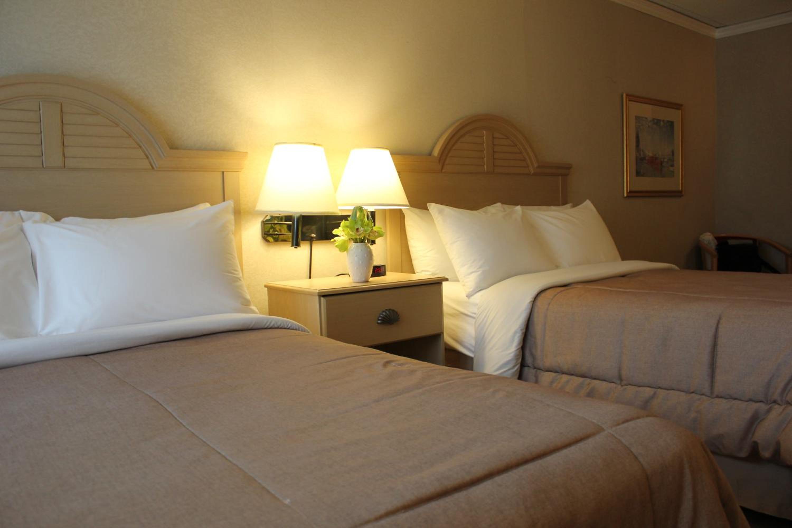 Economy double room harbor view, lower level photo 3