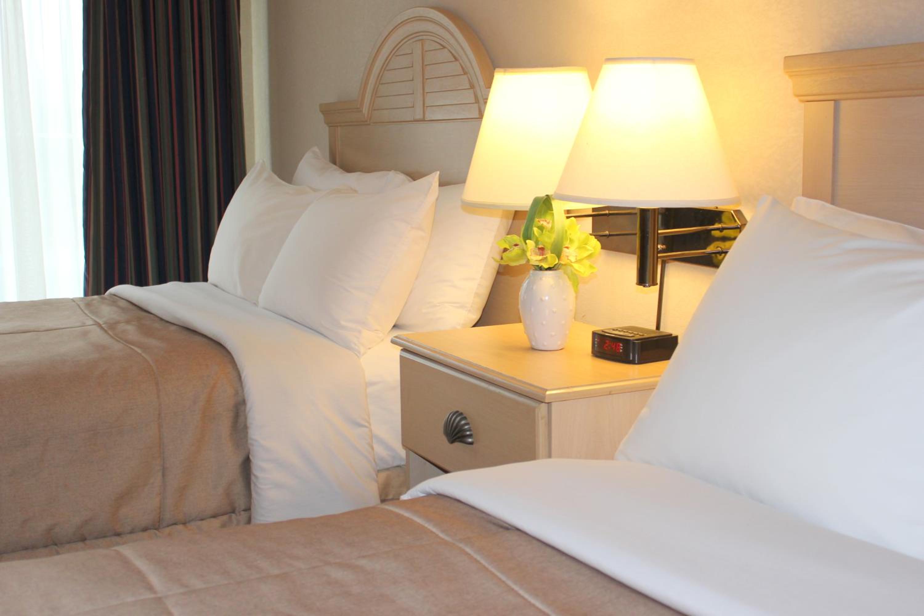 Economy double room harbor view, lower level photo 2