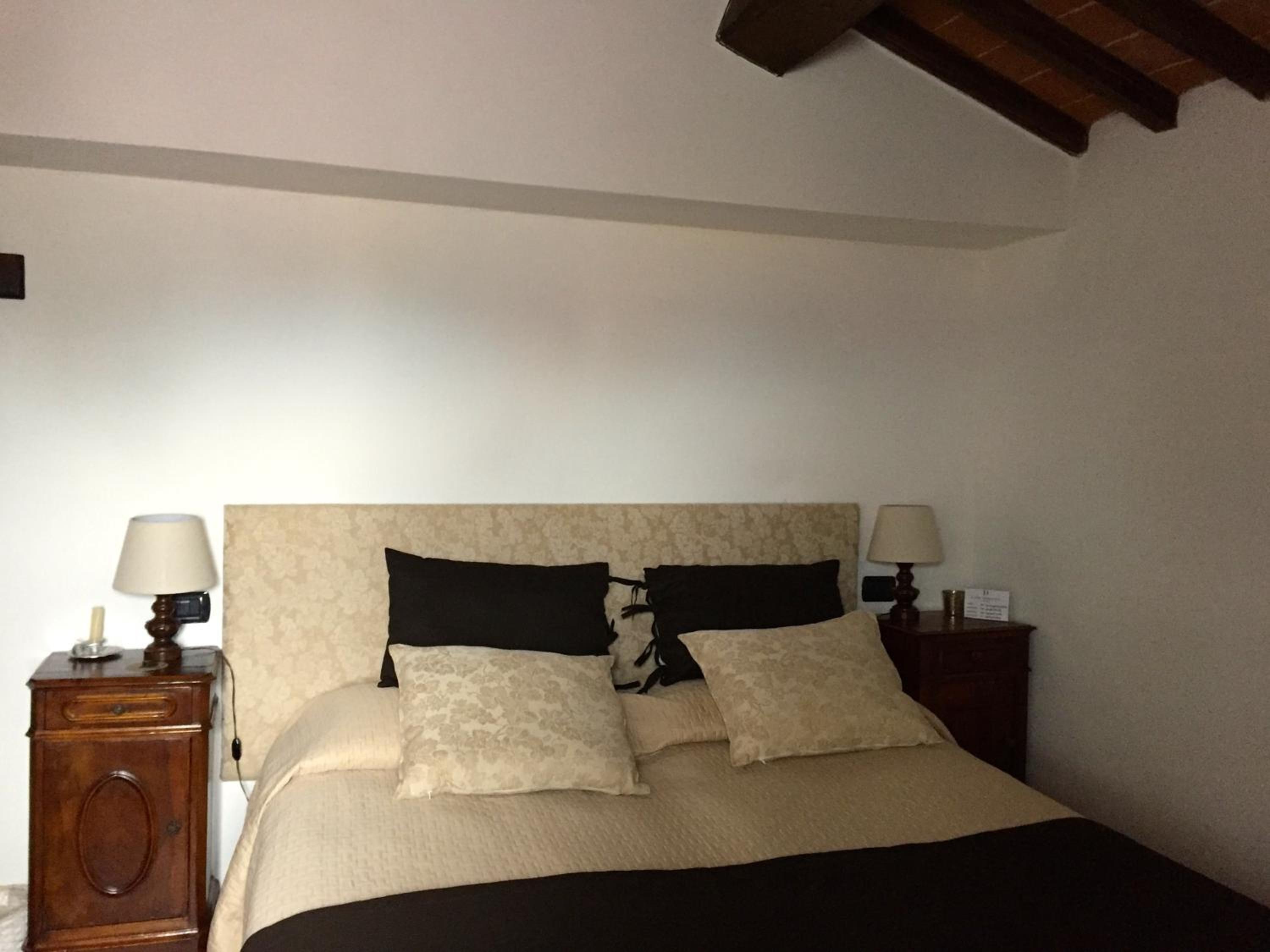 Double Room with Shared Bathroom photo 3