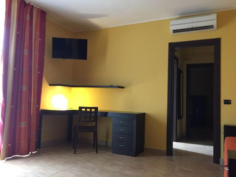 Twin Room - Photo 3