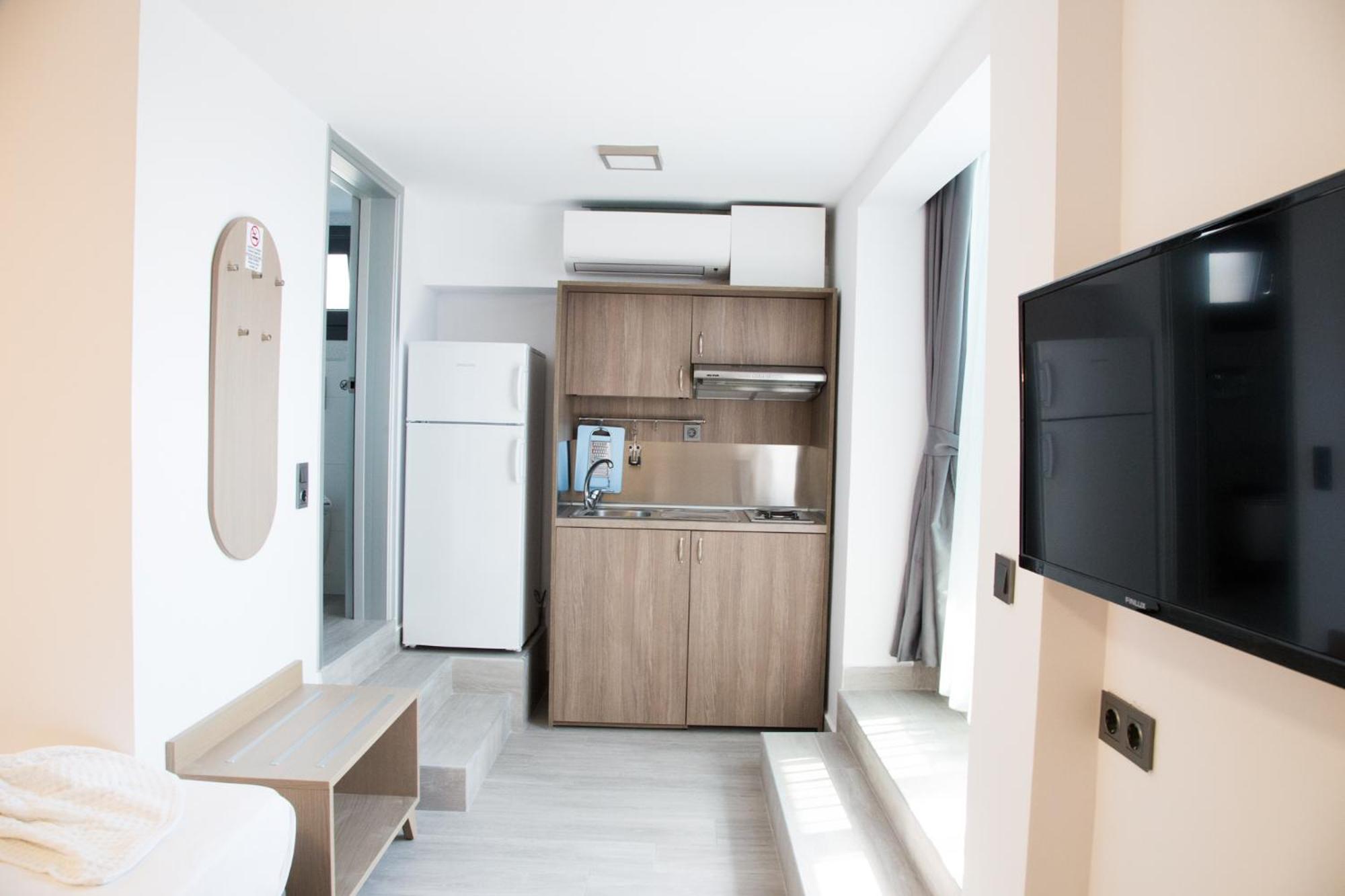 Economy Quadruple Room - Photo 13