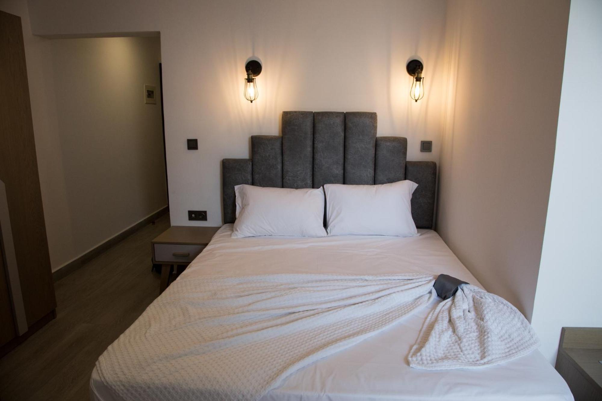 Economy Quadruple Room - Photo 8