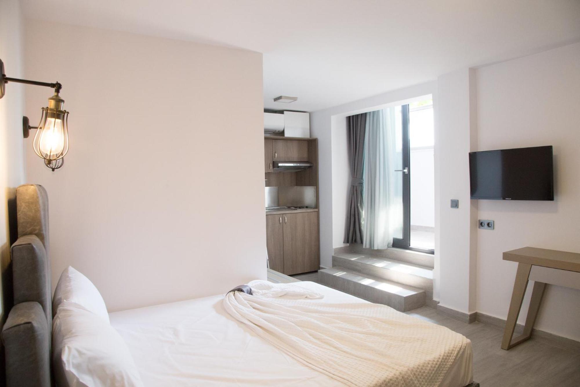 Economy Quadruple Room - Photo 20