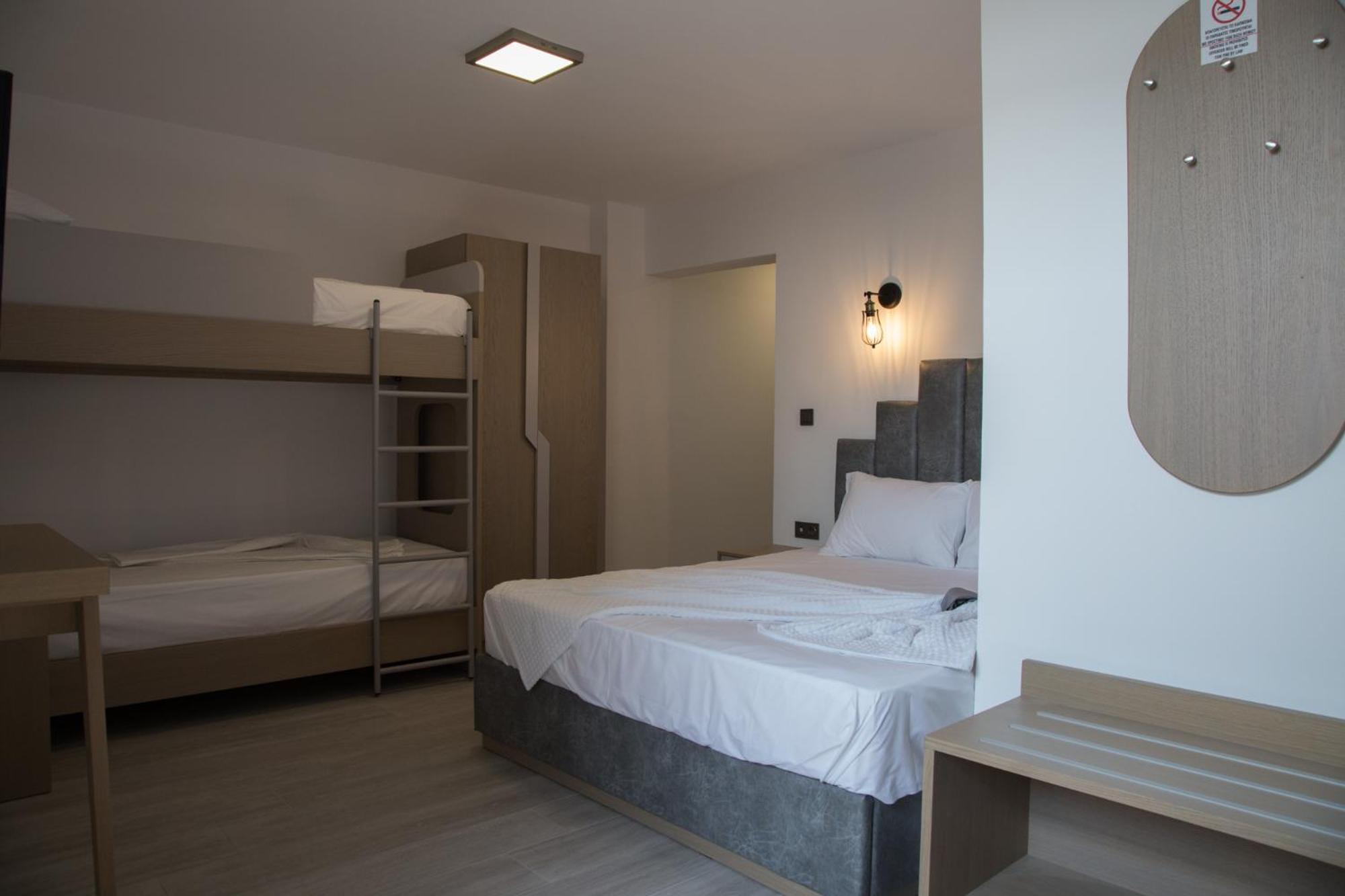 Economy Quadruple Room - Photo 2