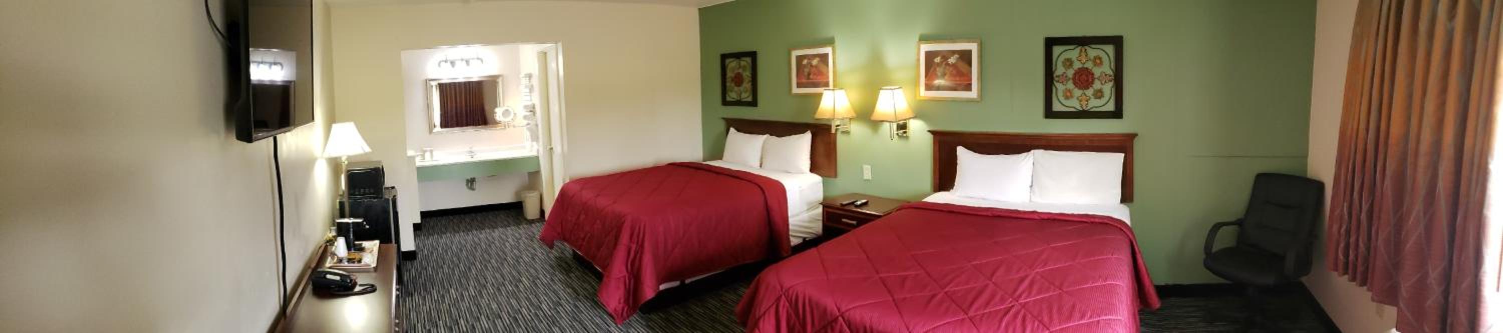 Queen Room with Two Queen Beds - Non-Smoking - Photo 1