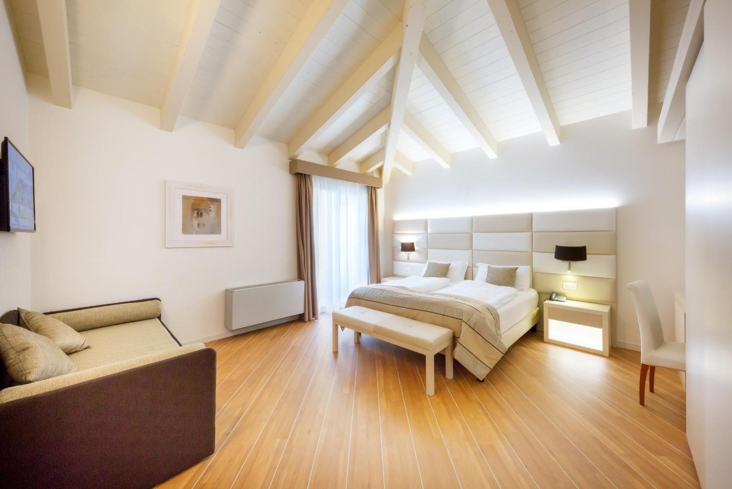Superior Triple Room photo 2