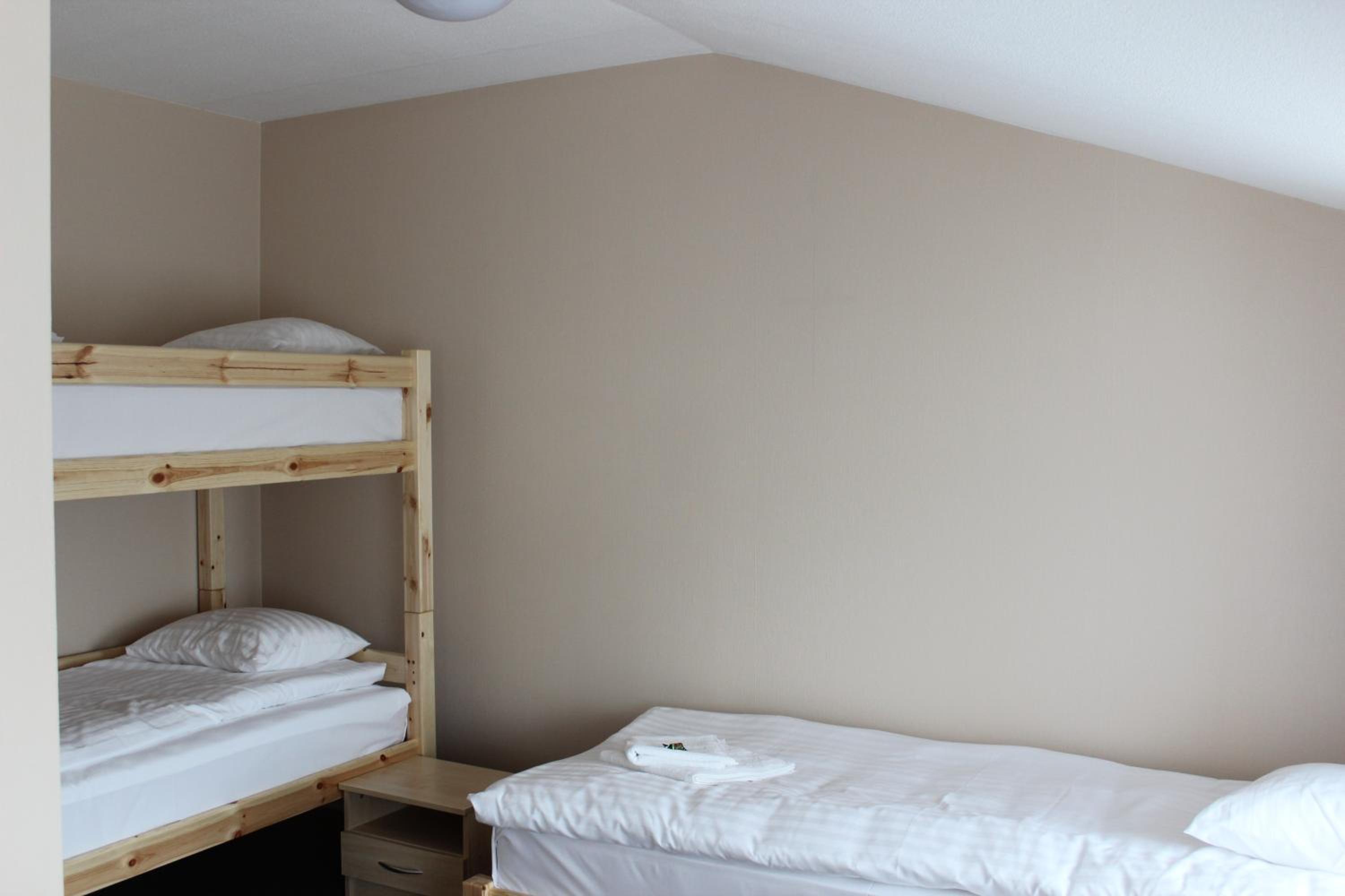 Quadruple Room with Private Bathroom - Photo 4