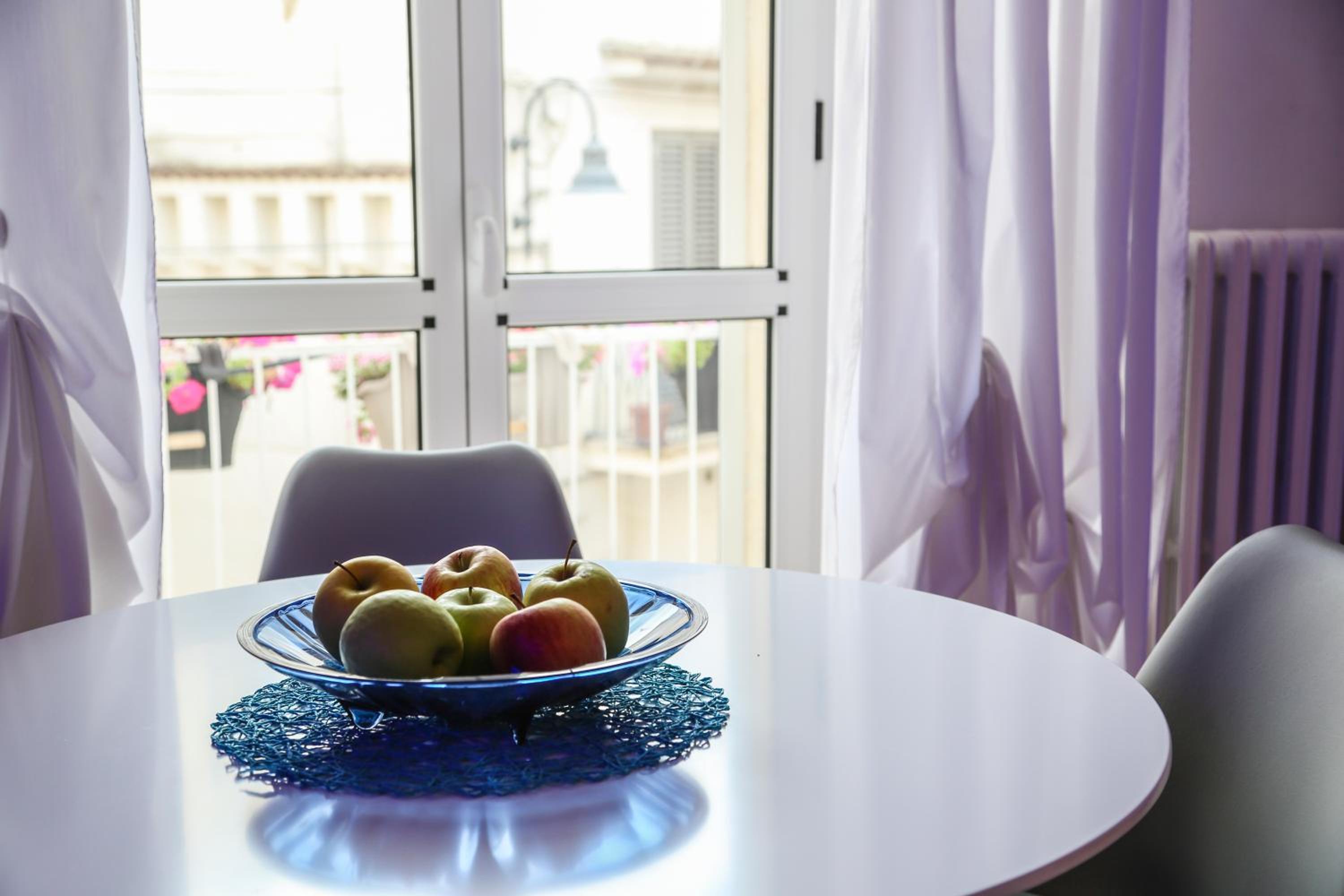 Junior Suite with Balcony - Photo 9