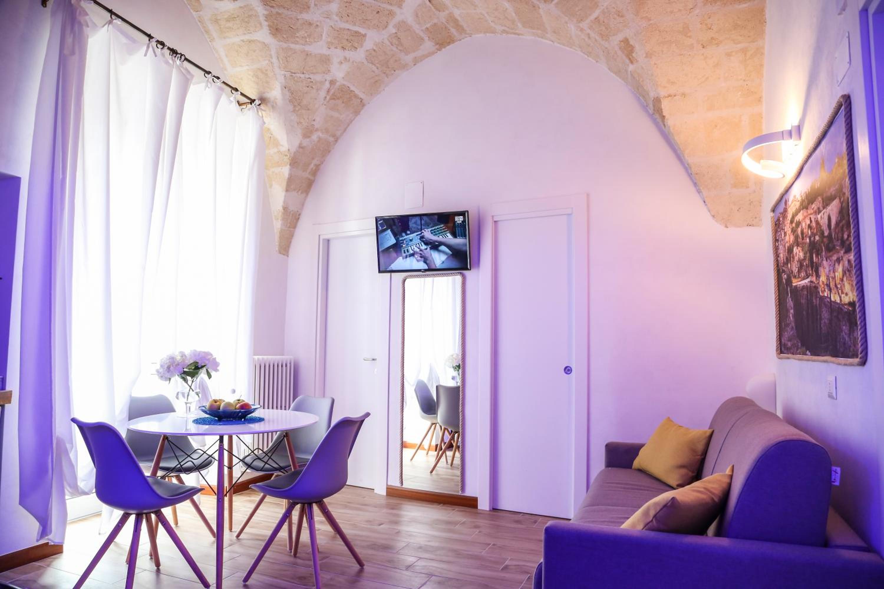 Junior Suite with Balcony - Photo 17