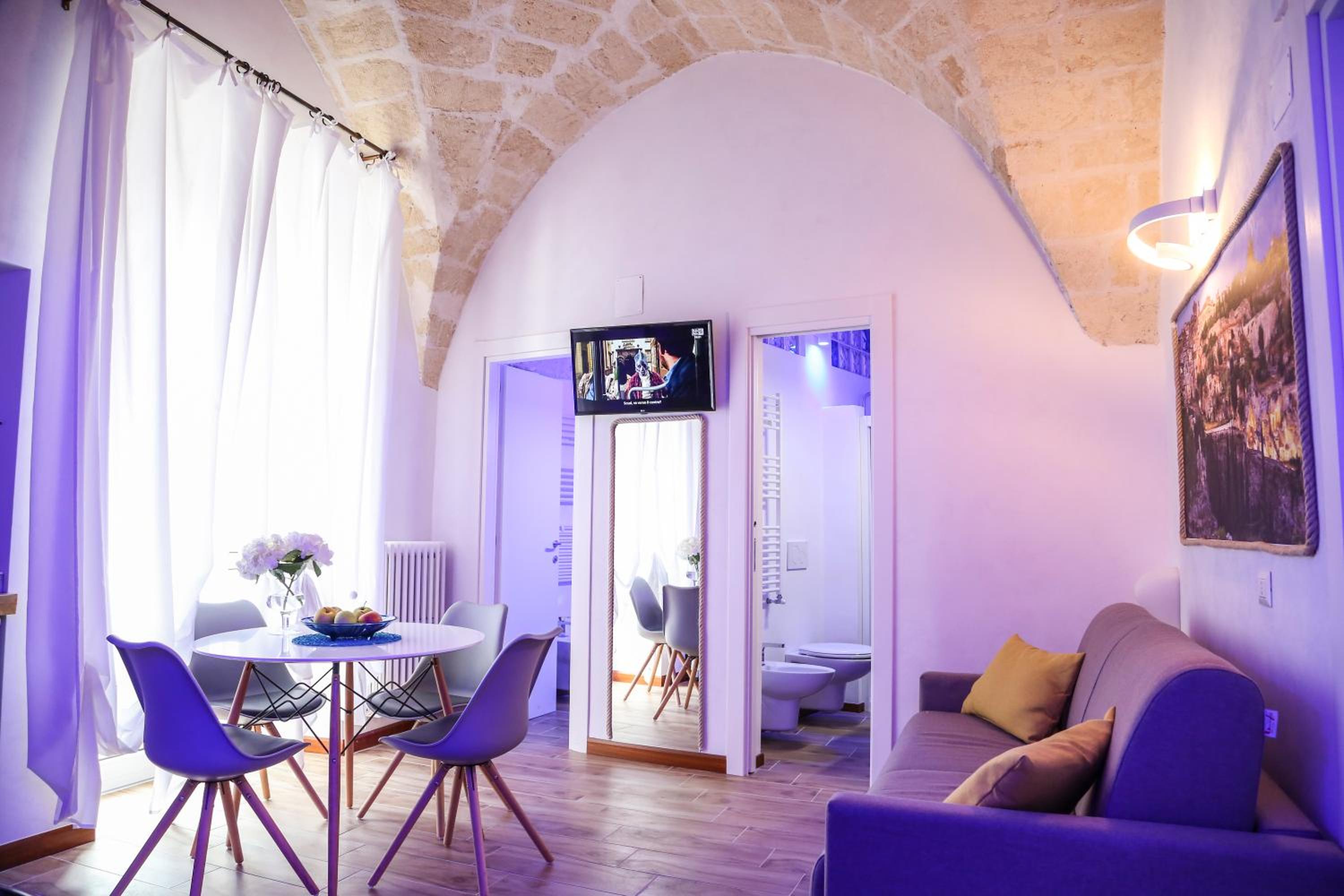 Junior Suite with Balcony - Photo 1