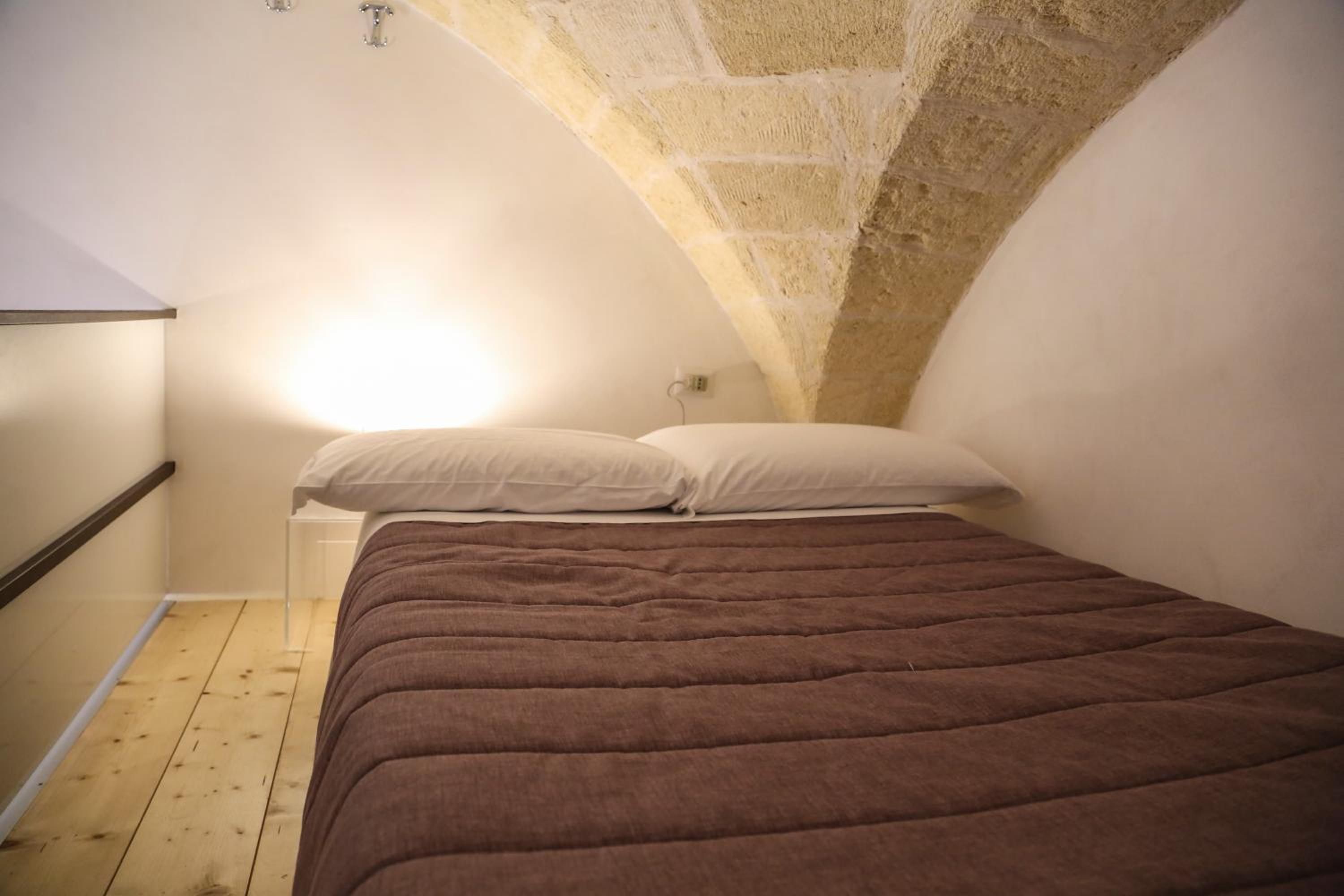 Junior Suite with Balcony - Photo 27