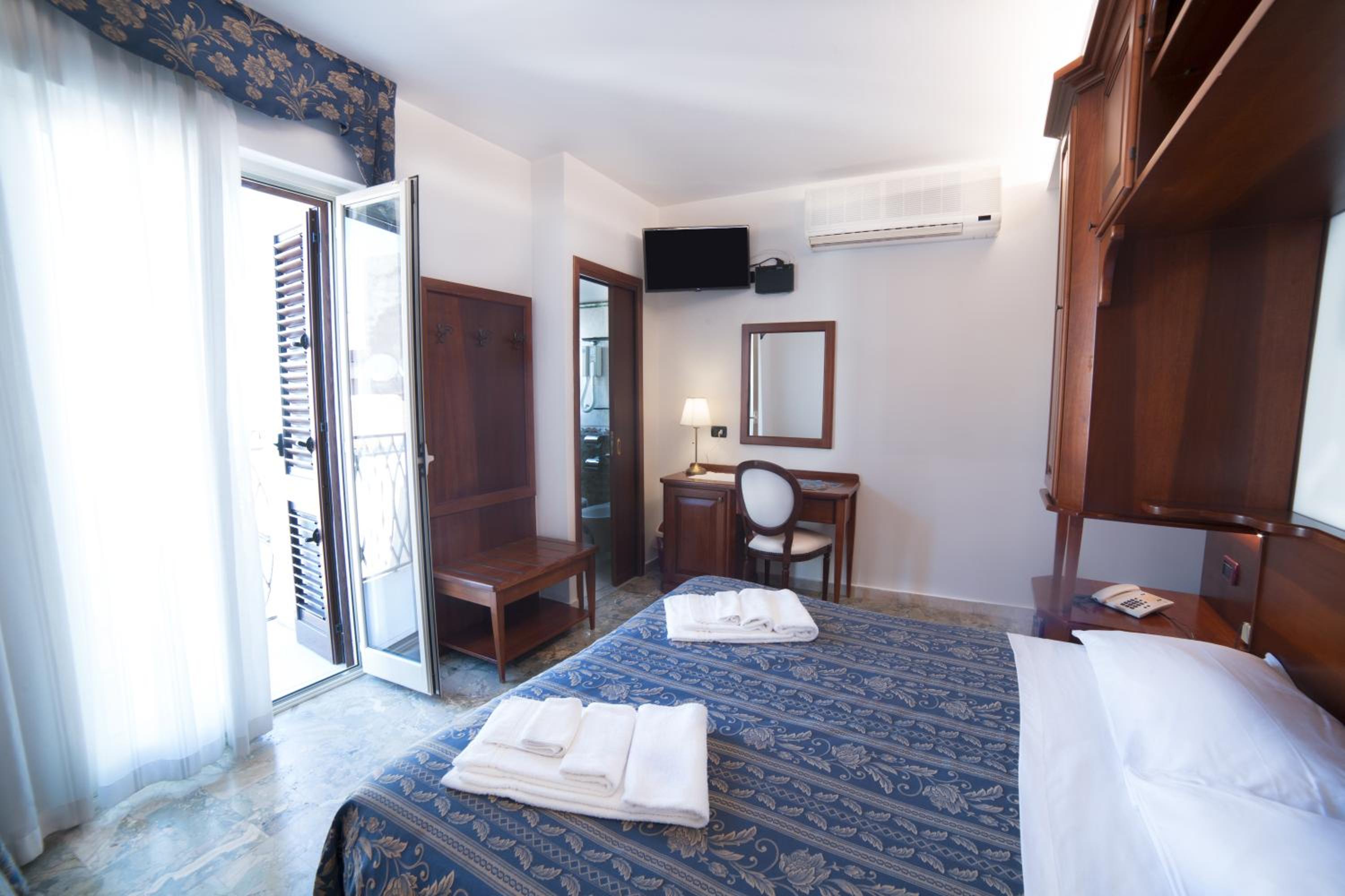 Triple Room - Photo 1
