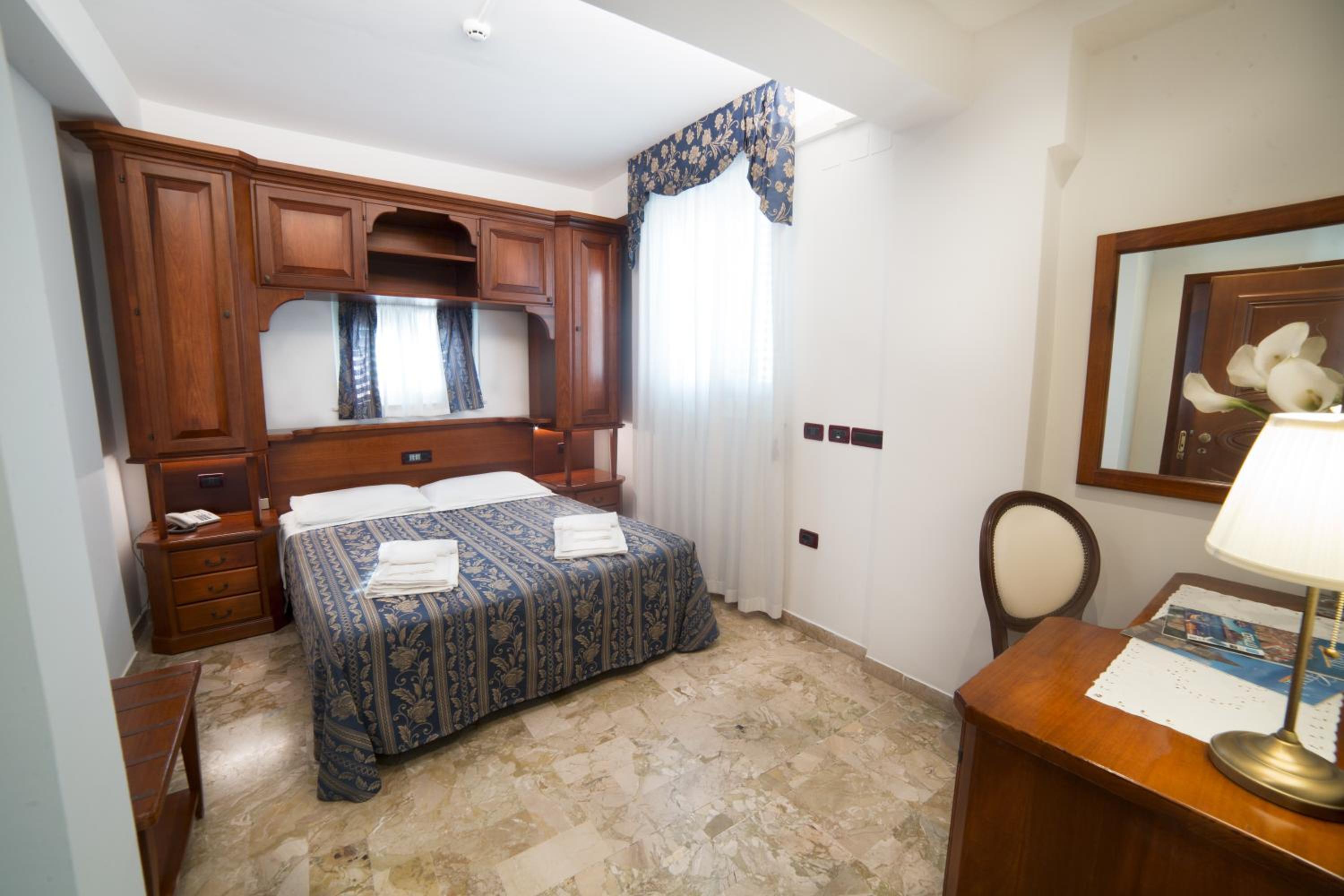 Double or Twin Room - Photo 3