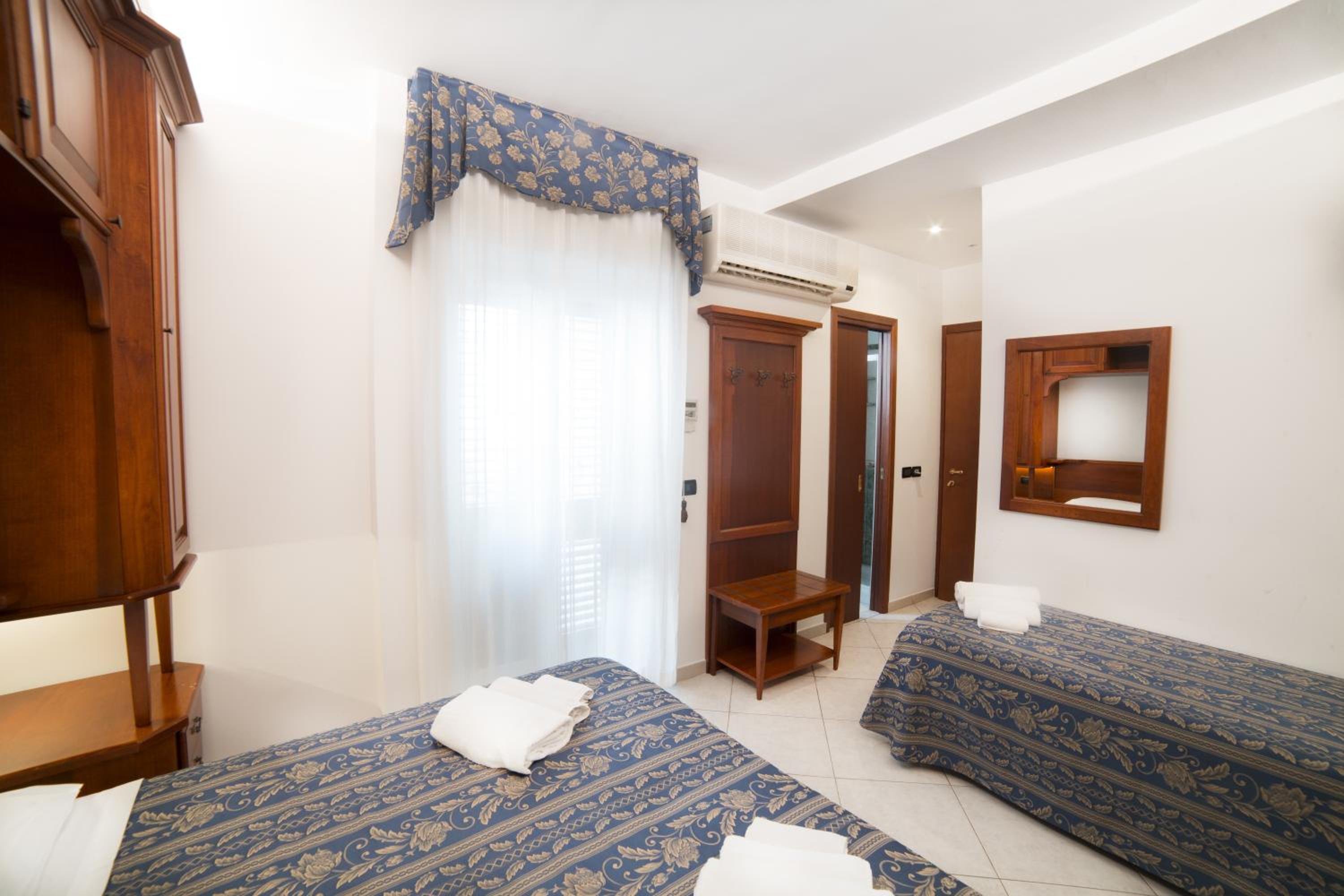 Triple Room - Photo 7