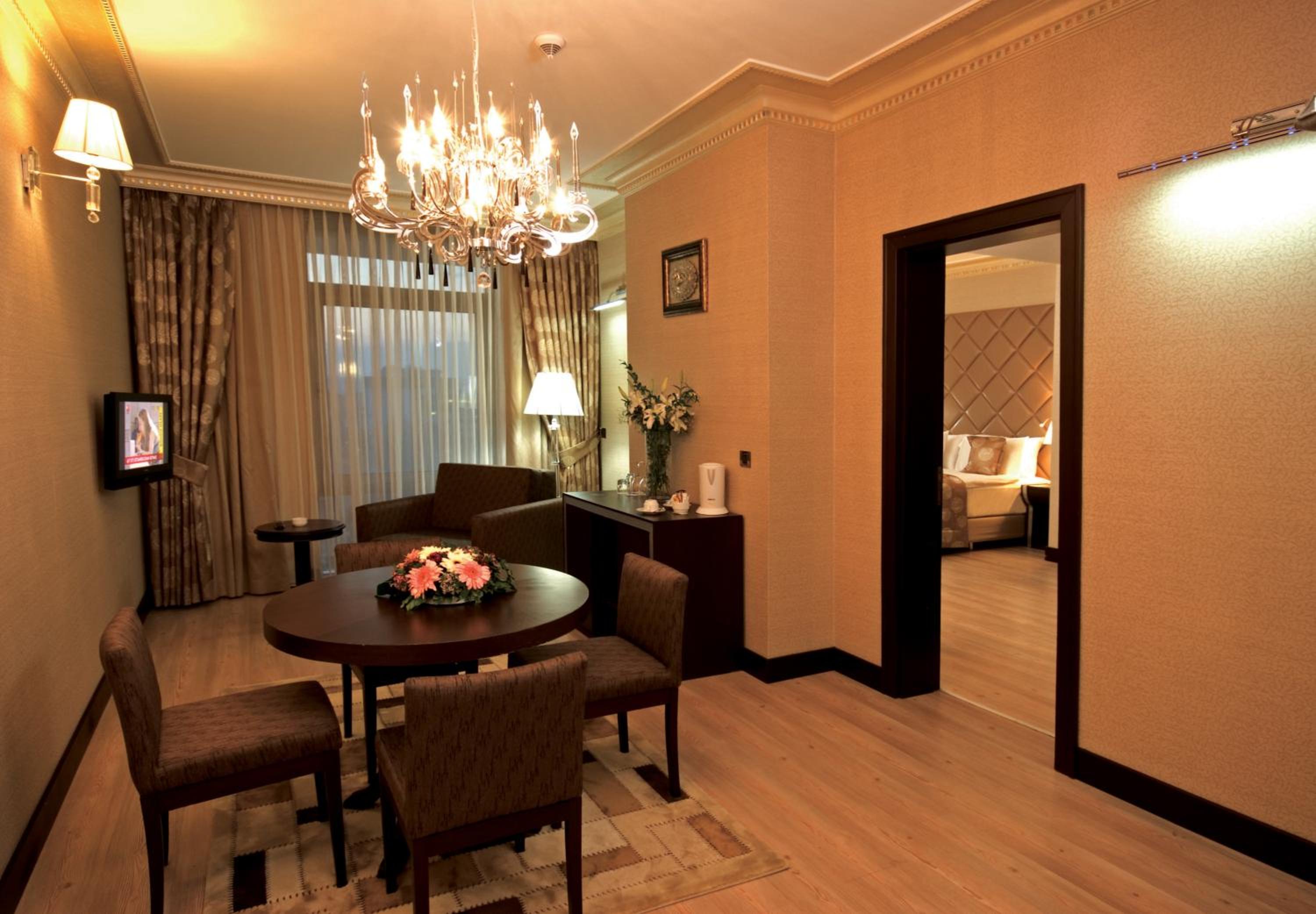 Senior Suite - Photo 7