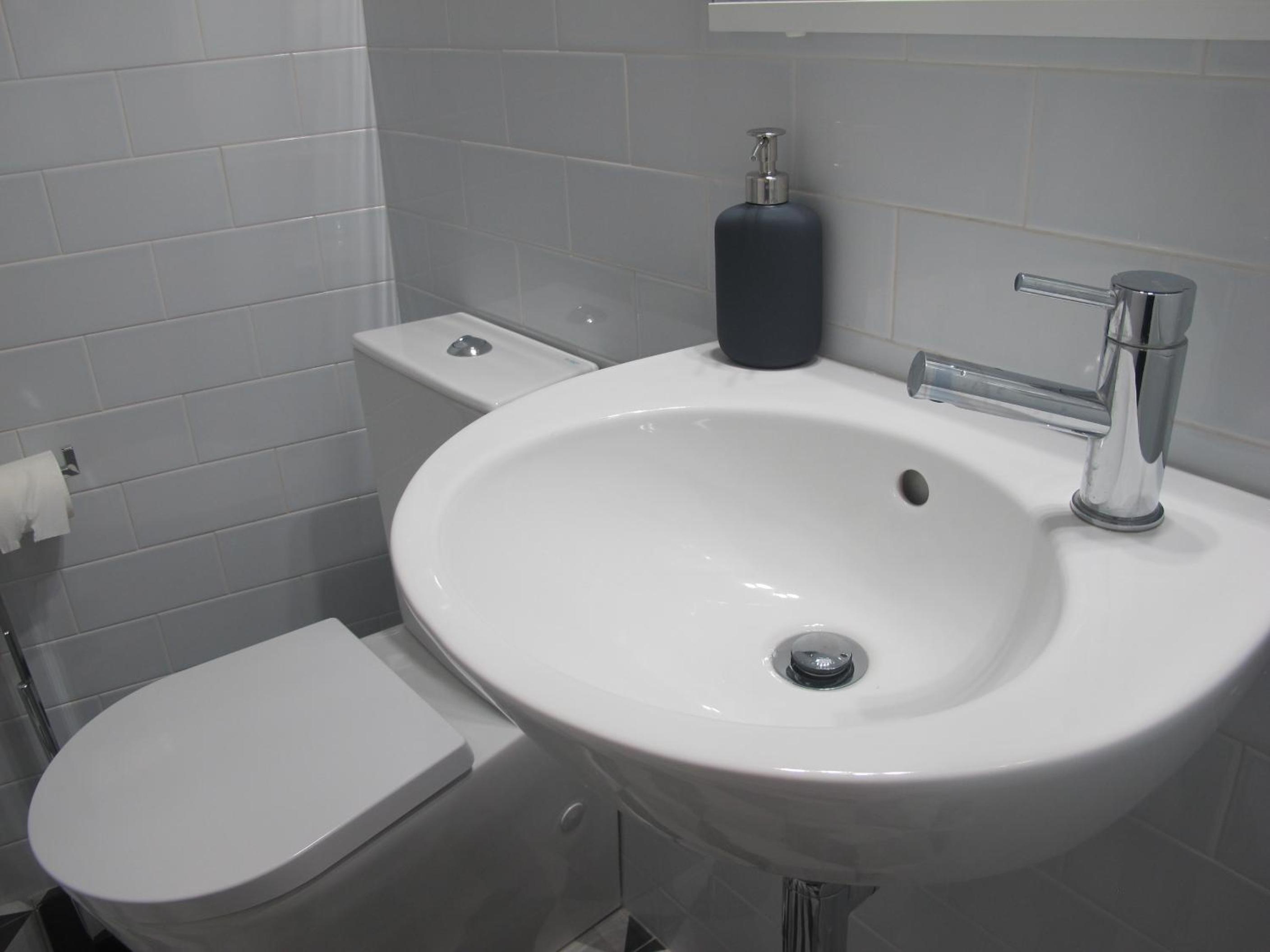 Two-Bedroom House - Photo 13