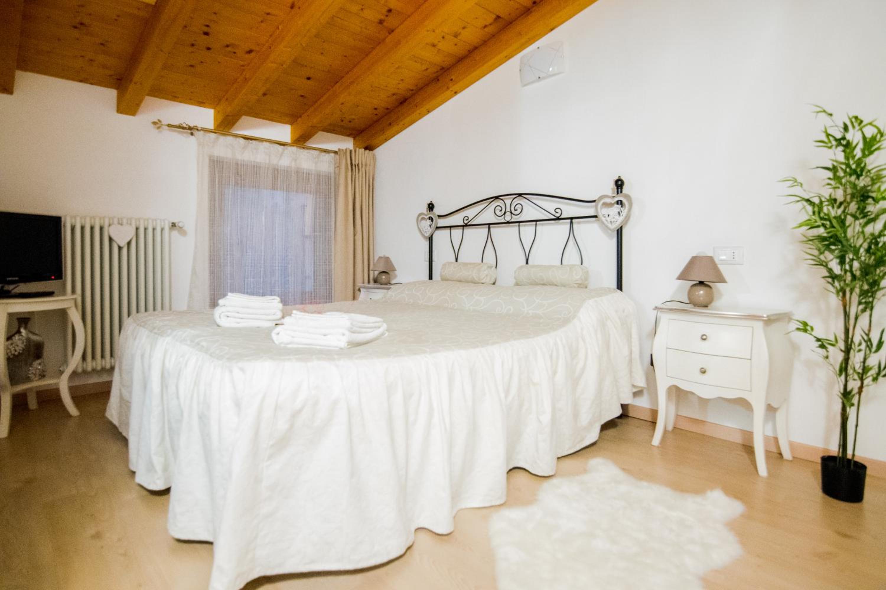 Small Double Room - Photo 3