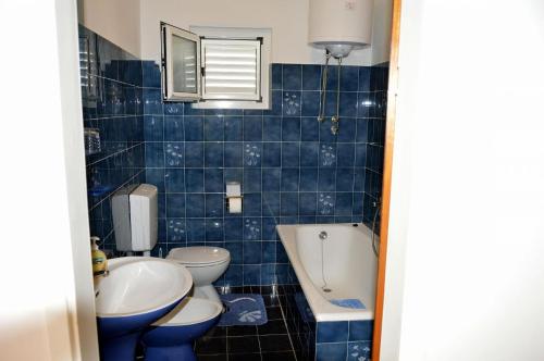 Apartment 4 photo 1