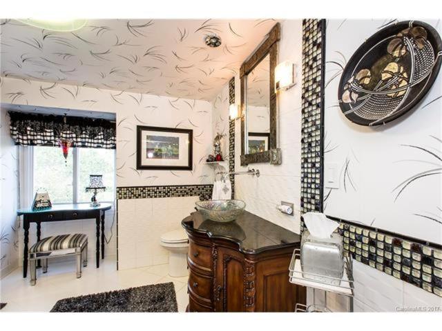 King Suite with Pool View - Photo 4