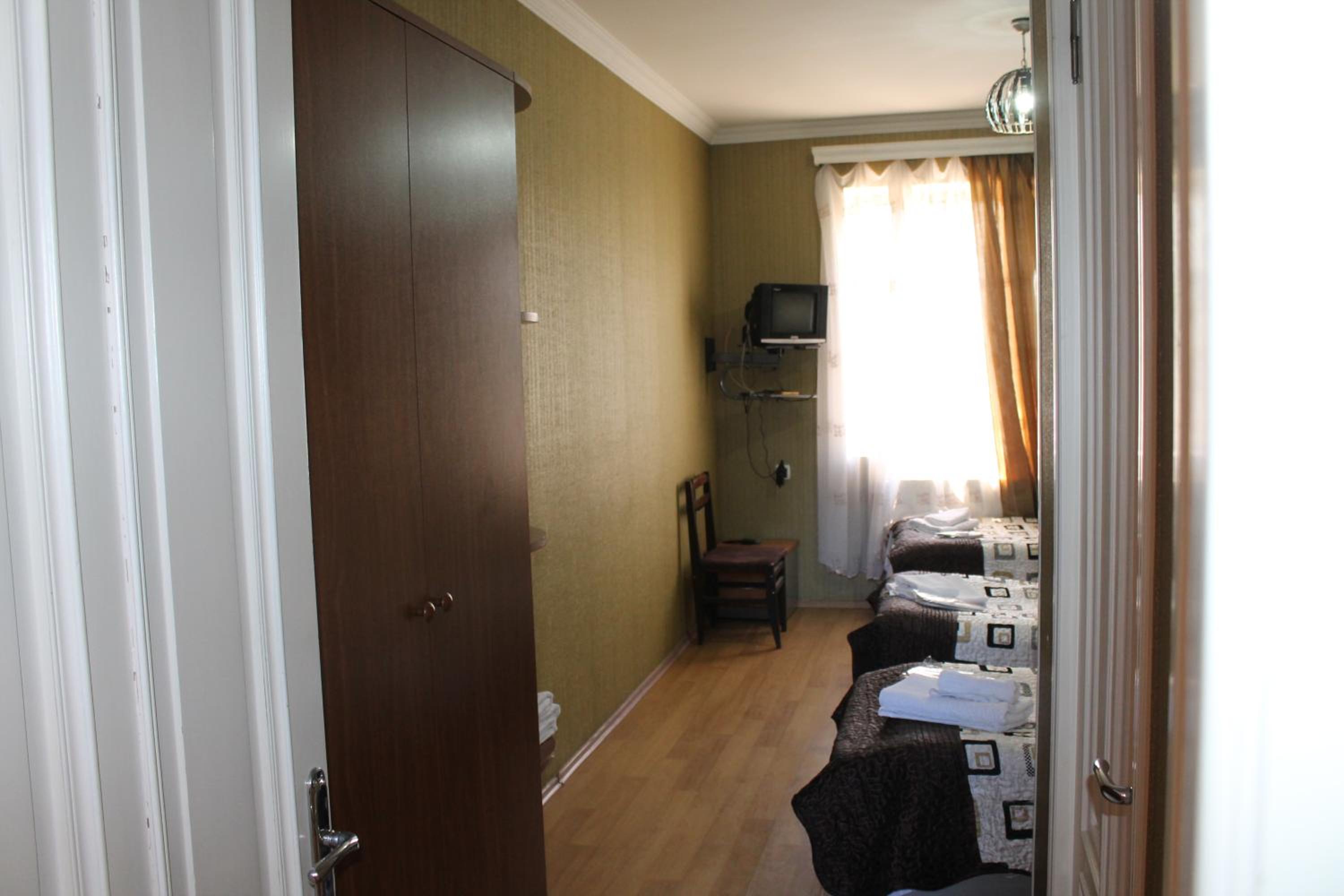 Triple Room with Bathroom photo 2