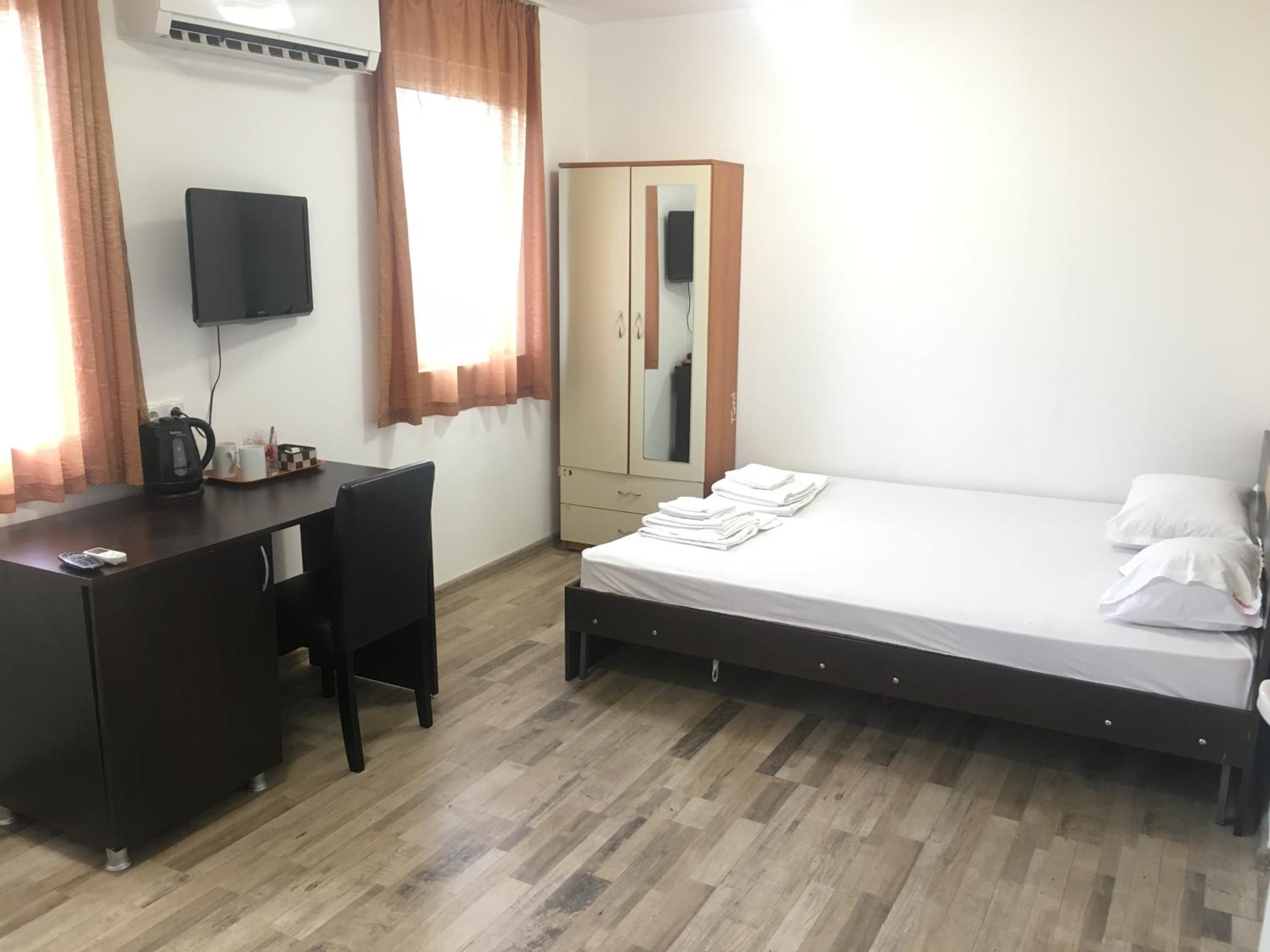 Budget Double Room photo 1