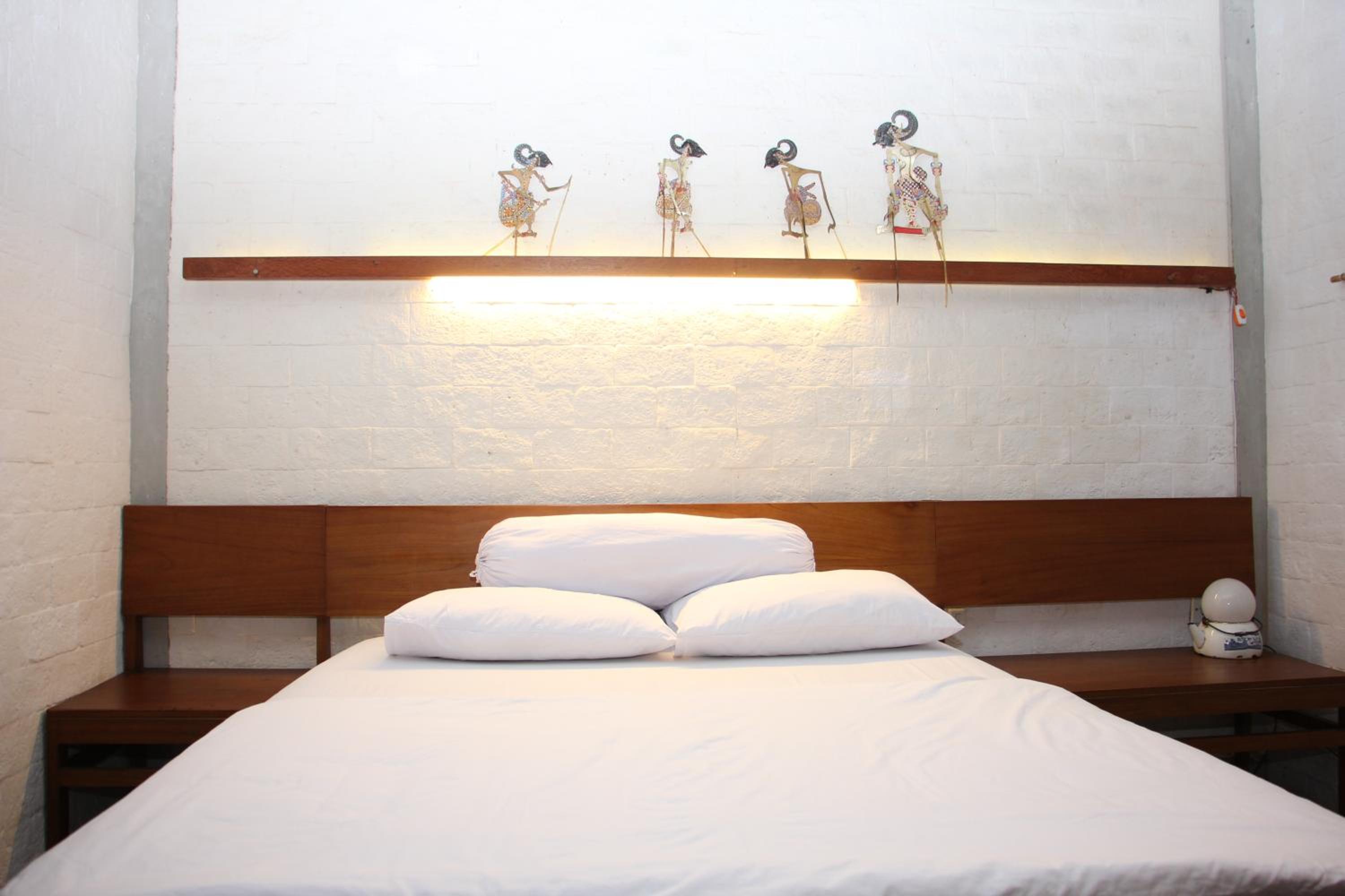 Standard Double Room - Photo 9