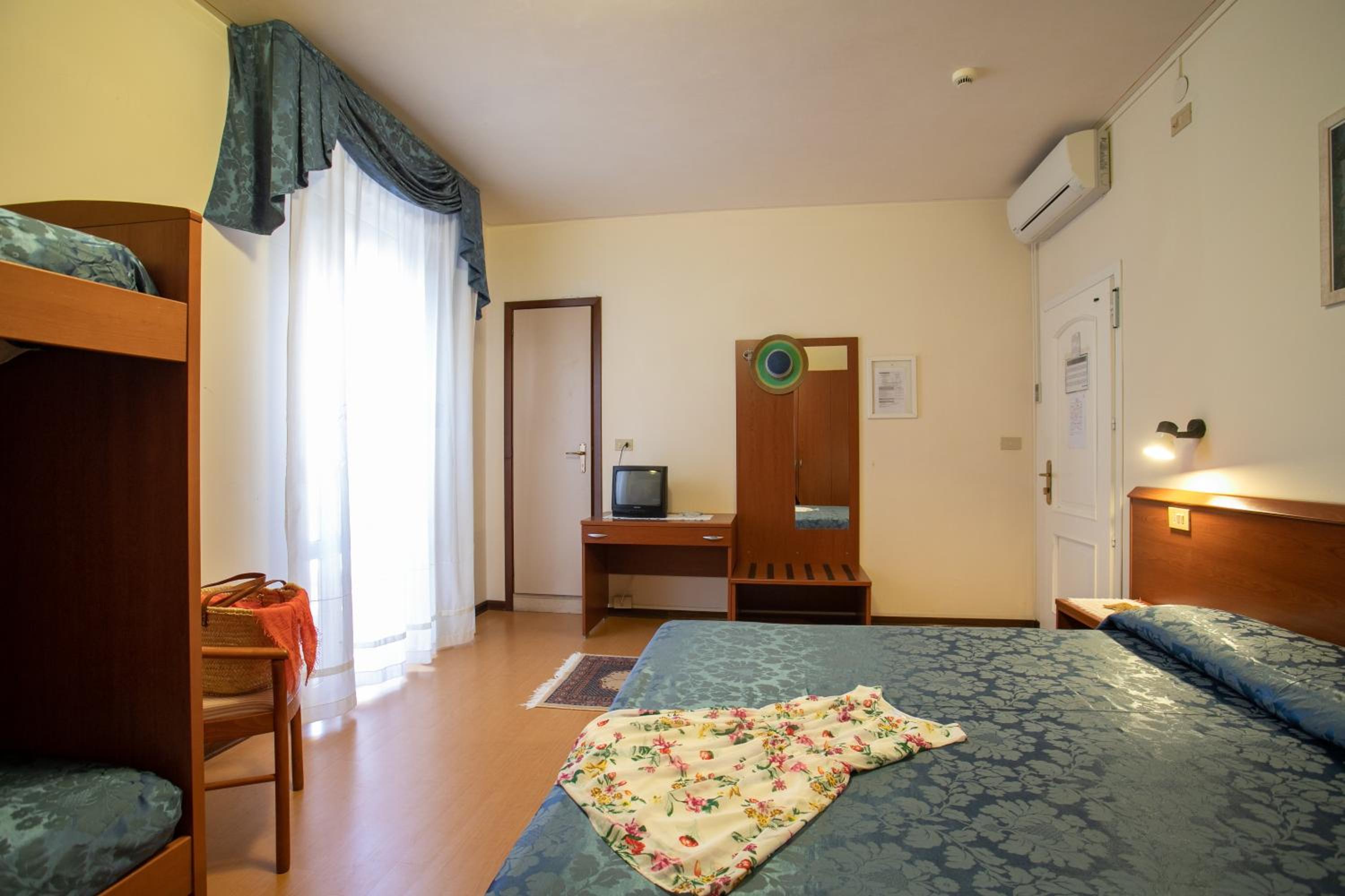 Economy Quadruple Room
