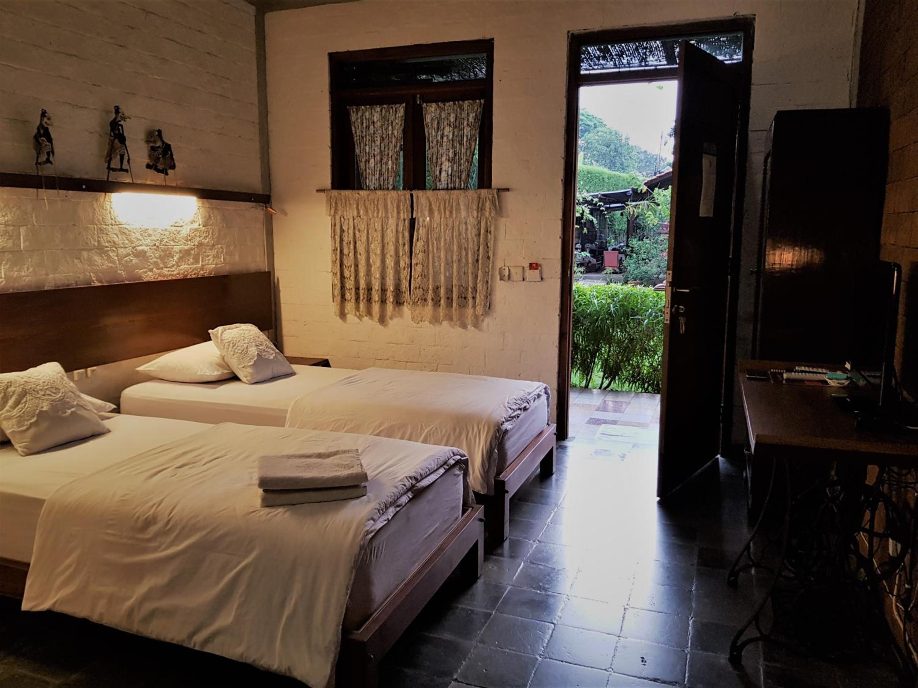 Standard Twin Room - Photo 3