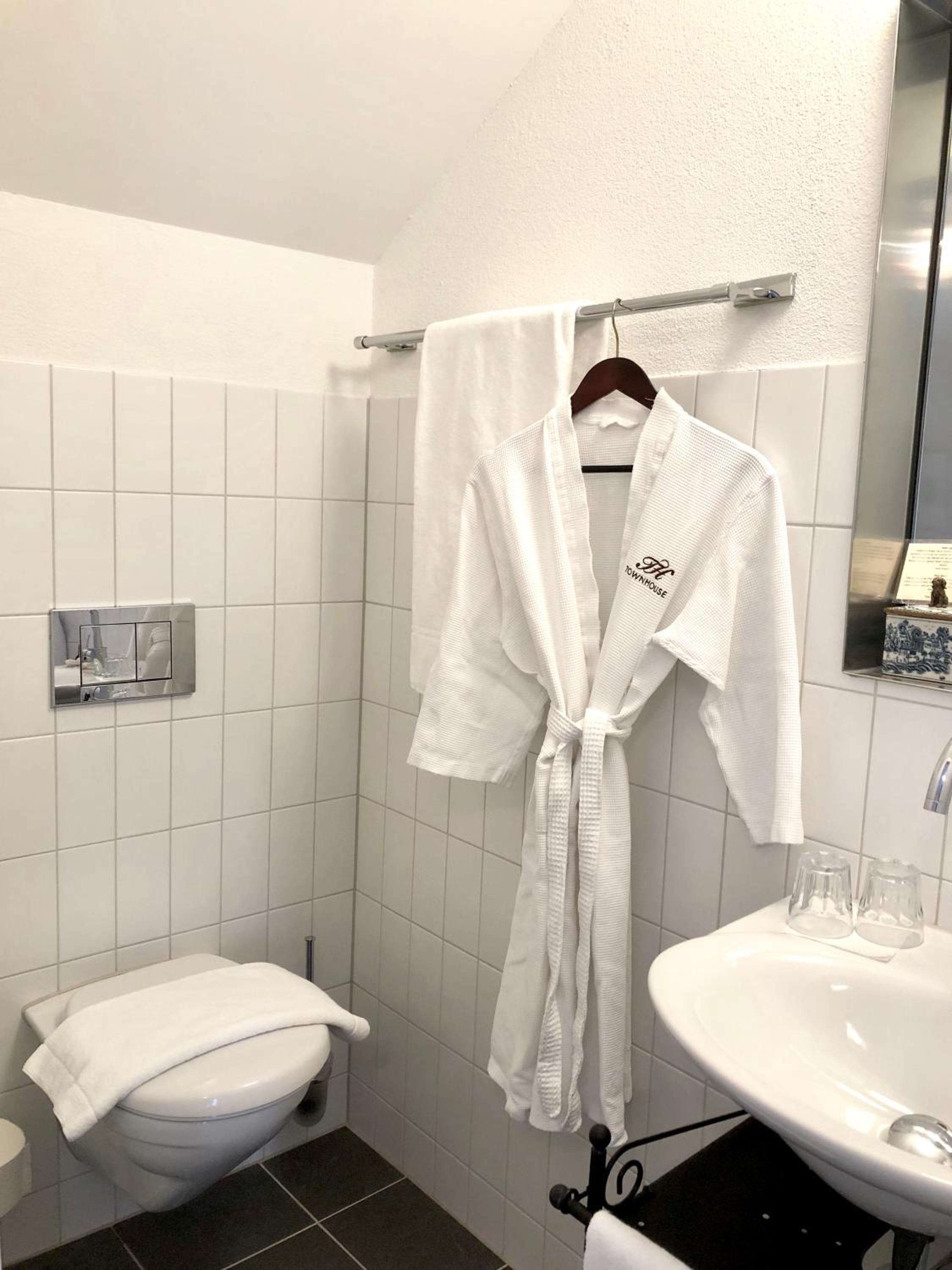 Comfort Double Room thumbnail 6