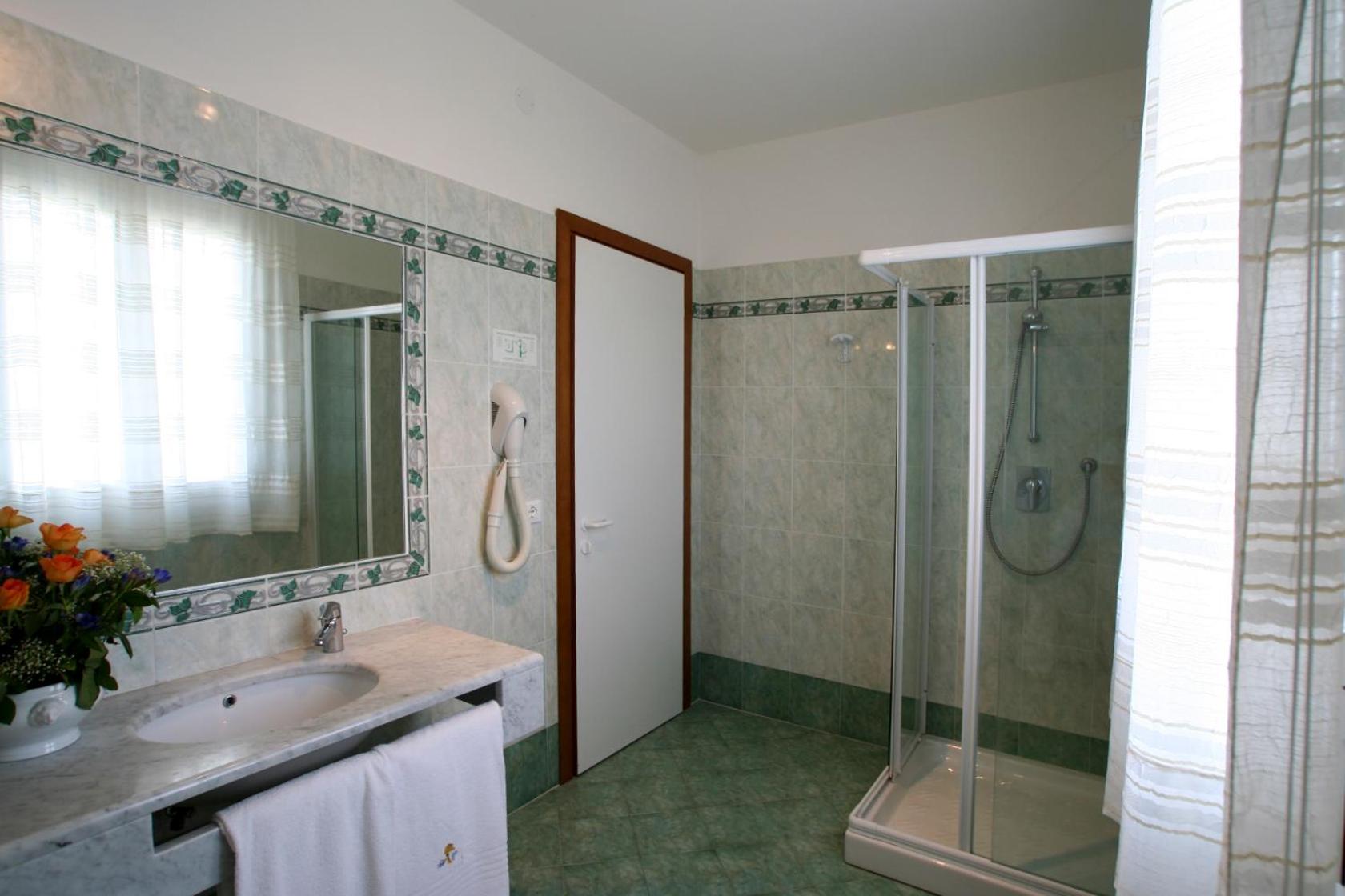 Double Room with Balcony and Sea View photo 2