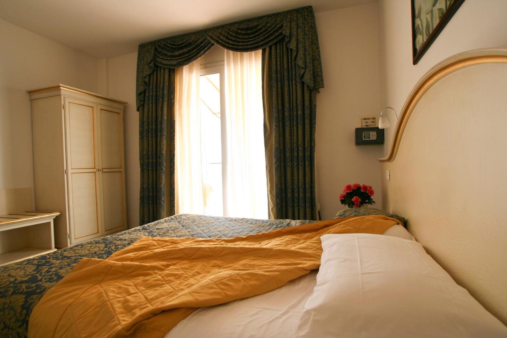 Superior Triple Room with Sea View photo 1