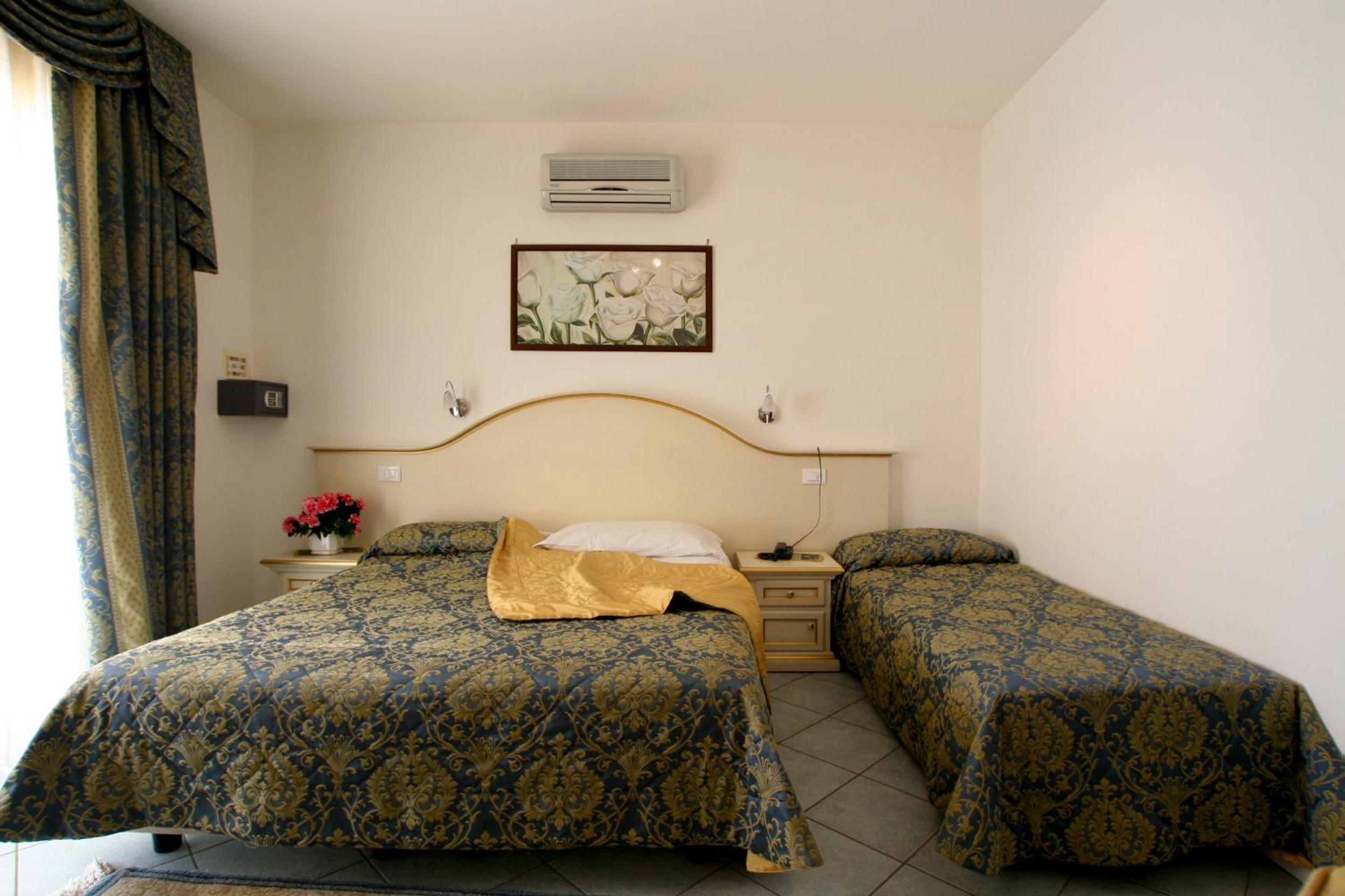 Superior Triple Room with Sea View photo 3