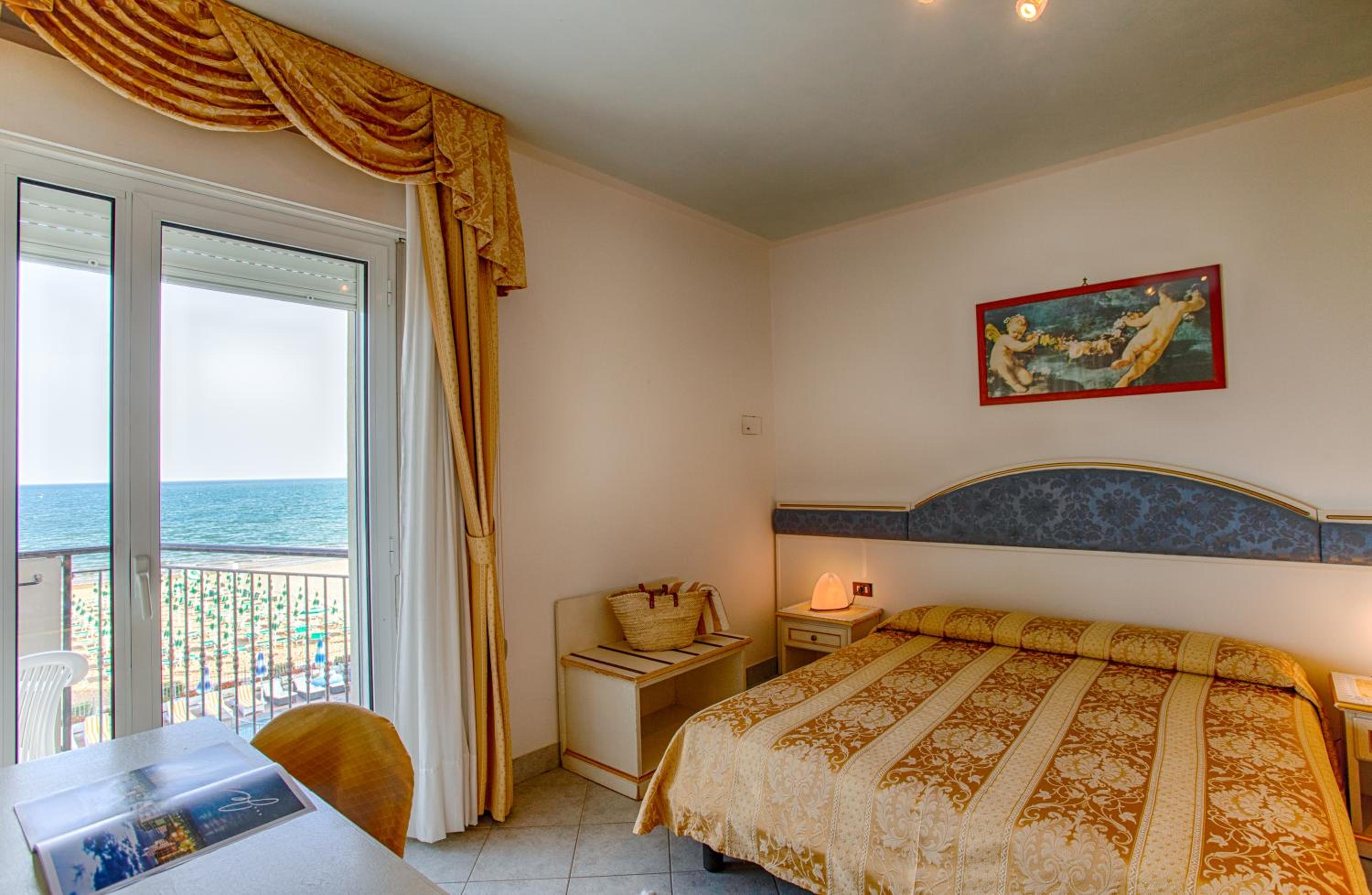 Double Room with Balcony and Sea View photo 1