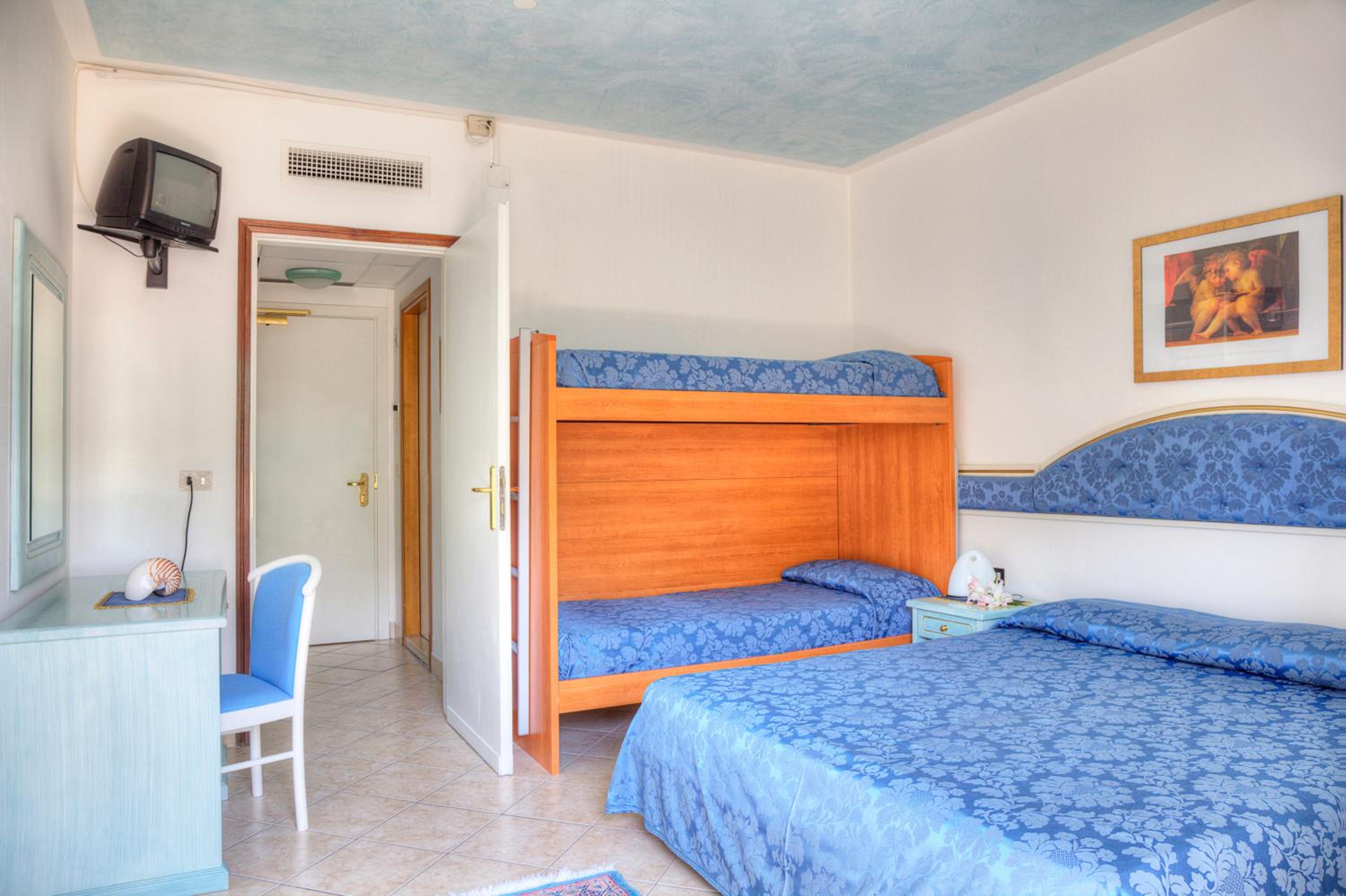 Triple Room with Balcony photo 3