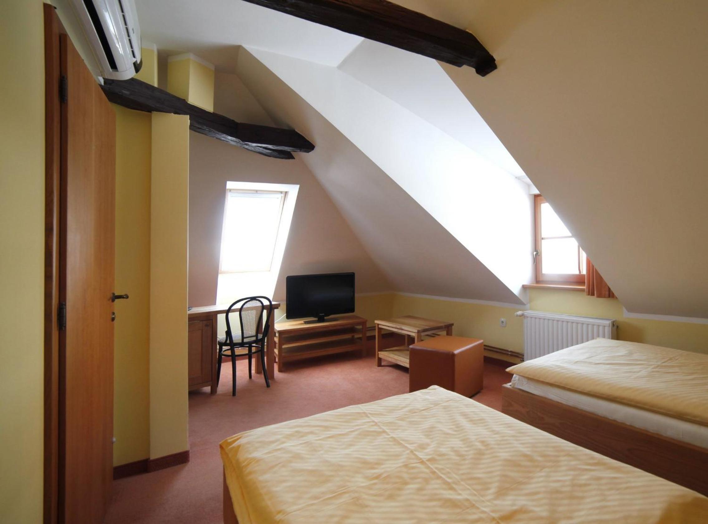 Twin Room with Landmark View photo 3