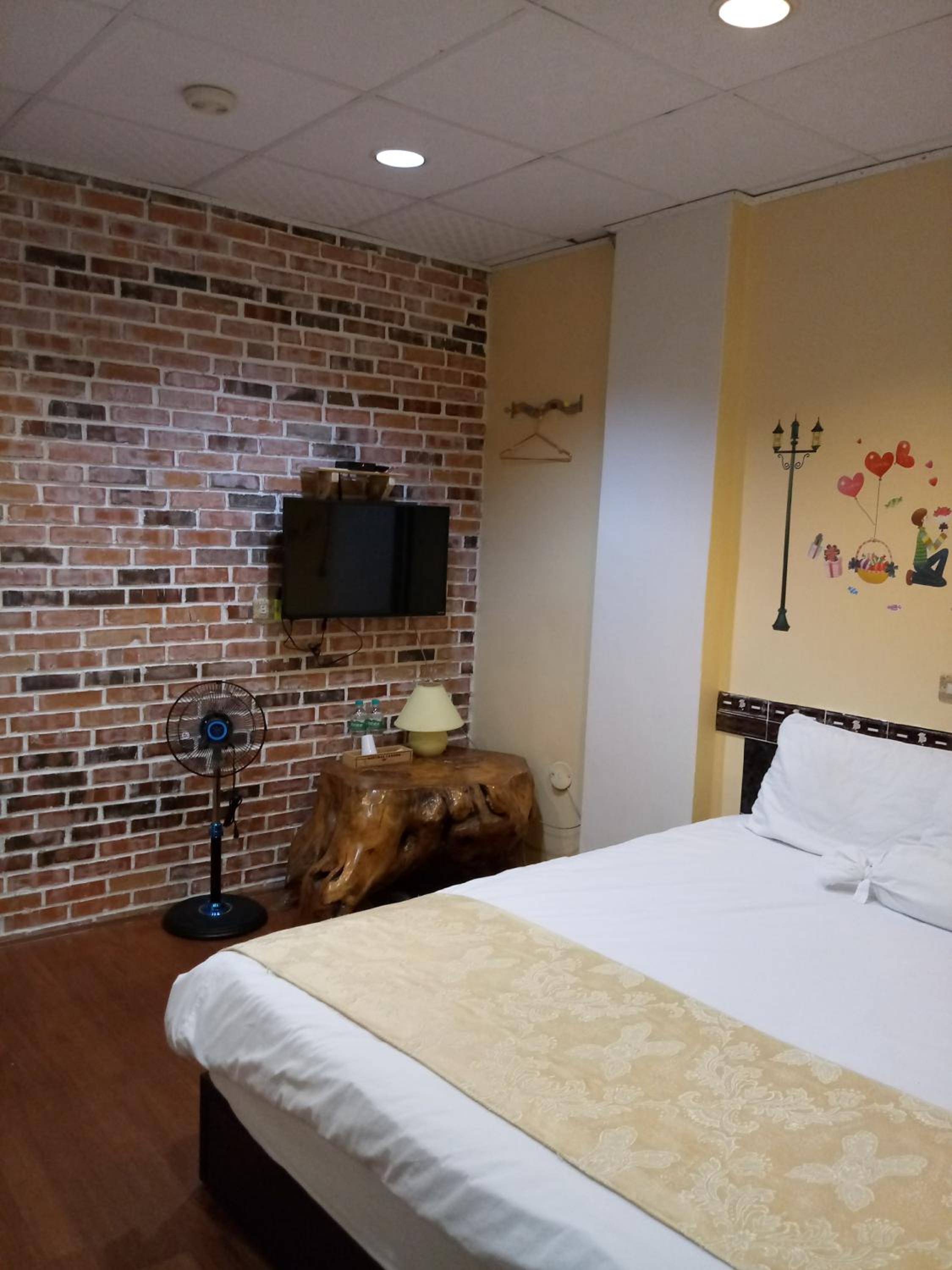 Budget Double Room without Window photo 3