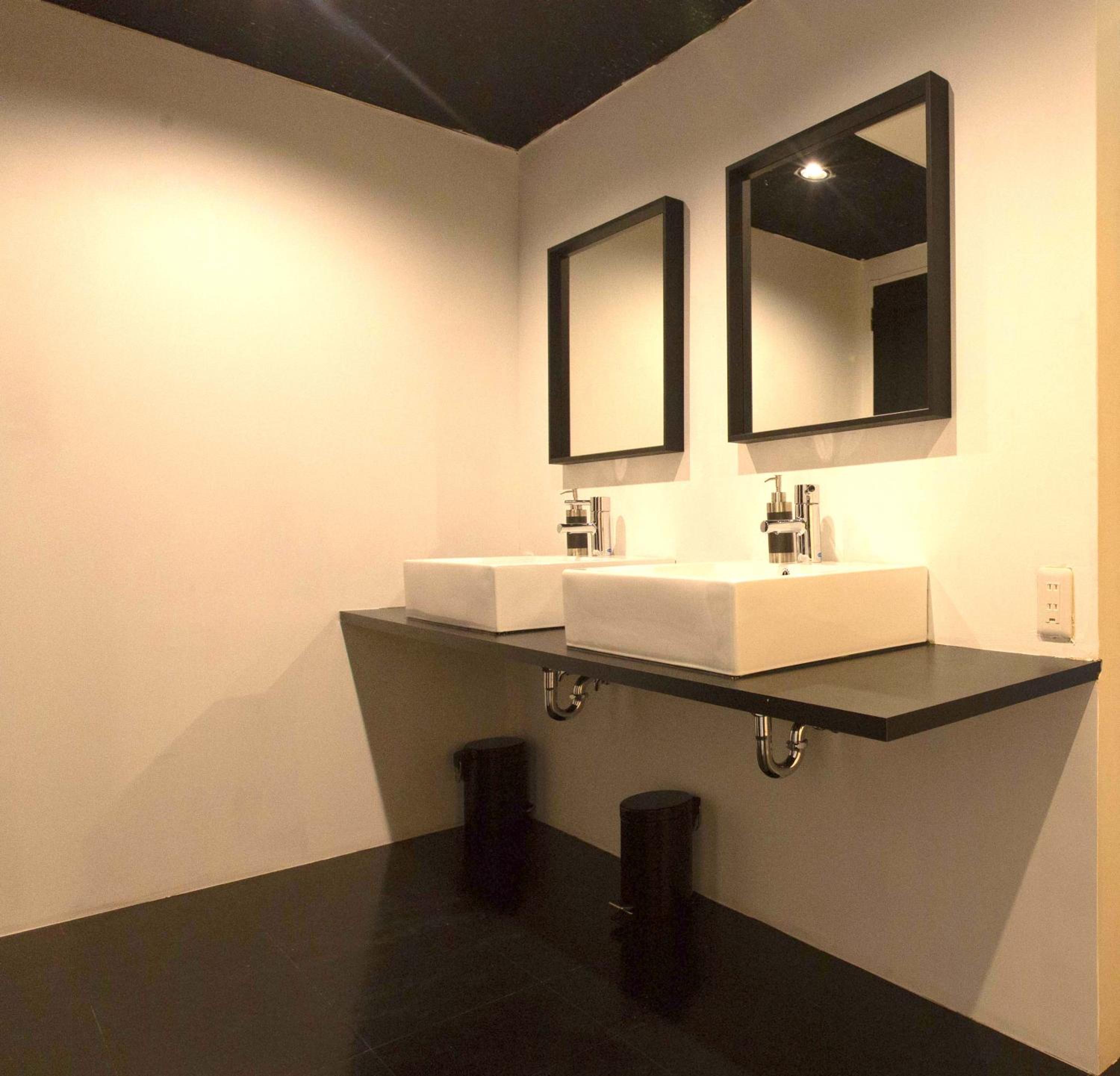 Double Room with Shared Bathroom photo 3