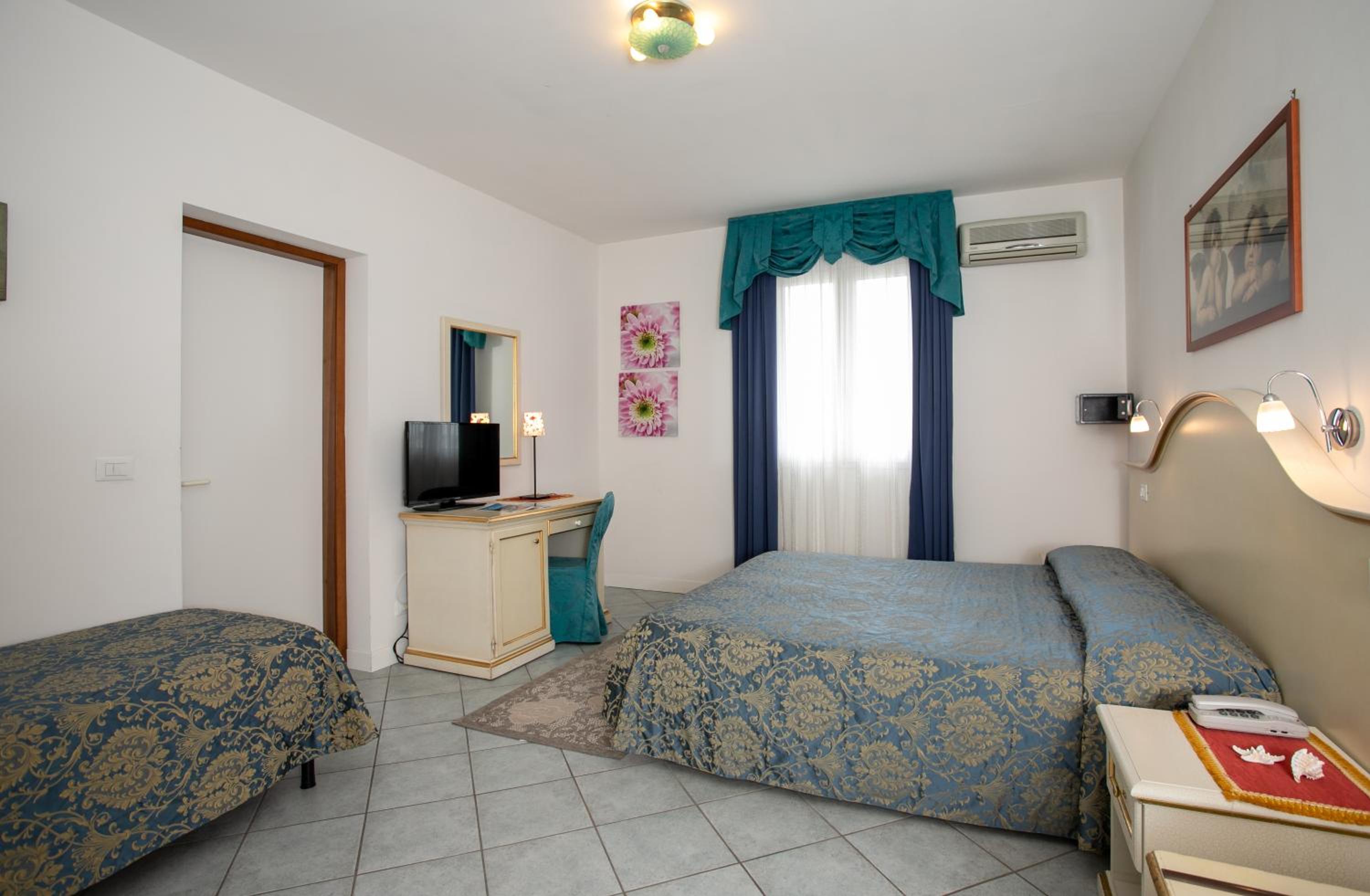 Triple Room with Balcony photo 2
