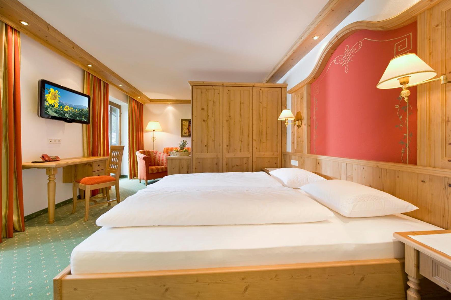 Junior Suite with Mountain View photo 3