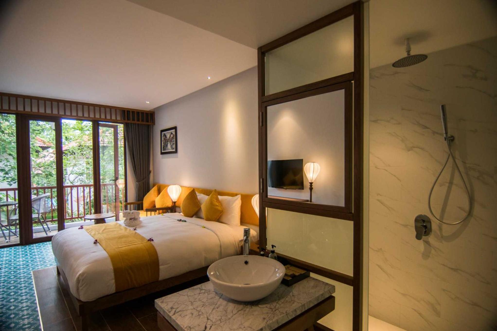 Superior Double or Twin Room with Pool View